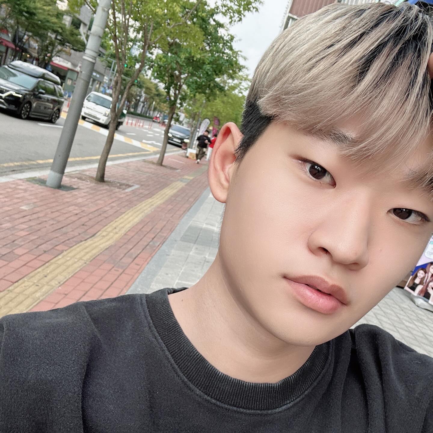 나 머리 잘랐는데 어떤데 청라 26도헤어에서 잘랐는데 넘 잘함 #26도헤어 #청라점 
.
.
.
.
.
.
.
#daily #일상 #남자머리 #시스루컷 #소통환영 #소통 #남자머리스타일 #머리잘하는곳 #데일리 #일상그램 #fyp #lfl #l4f #follow #팔로우반사 #선팔 #맞팔 #선팔하면맞팔 #선팔하면맞팔가요 #선팔맞팔환영 #맞팔환영 #맞팔해요 #맞팔로우 #좋아요 #좋아요반사 #좋아요그램 #좋아요환영 #좋아요반사테러