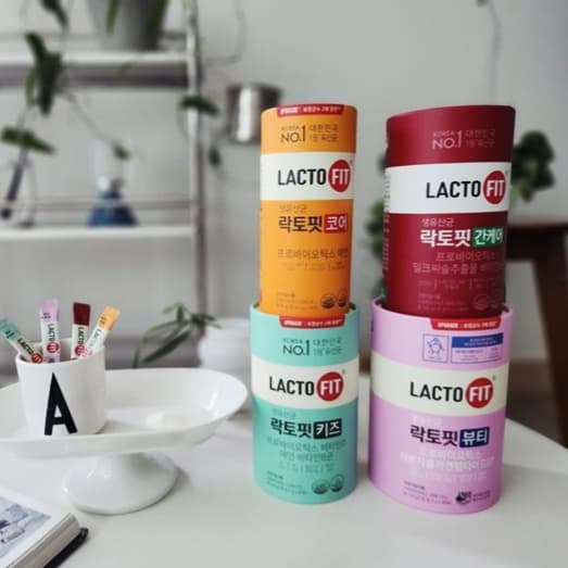 #협찬 #락토핏서포터즈
#락토핏 #LACTOFIT

핏핏핏핏~ 우리가족 락토핏!
우리 가족 장 건강을 위해 
꾸준히 챙기는 것 중 하나가 유산균인데요.
락토핏은 온가족 라인/여성 라인/키즈 라인/케어라인 
총 4가지의 라인으로 나눠져 있고
라인업별로 제품이 다양해 
가족의 니즈에 맞게 이번에 준비를 했어요!

#락토핏코어
락토핏코어는 온가족이 함께 섭취할 수 있는
프리미엄 유산균인데요.
*소화기관에서 살아남아 장까지 도달할 수 있도록 
생존률을 높인 프롤린공법을 적용
*7속 유산균을 함유

#락토핏뷰티
*장건강과 피부건강까지 동시에 케어가 필요할 때!
*식약처 인정 피부 2중 기능성 제품
(피부 보습과 자외선으로 인한 피부손상으로부터
피부건강 유지에 도움을 줄 수 있음)
*100% 고품질 식물유래 유산균 4종 함유

#락토핏키즈
*만4세~14세 성장기 아이들을 위한 맞춤형 생유산균
*프로바이오틱스와 비타민D, 아연, 비타민B1, B2, B6 함유
*요구르트 맛으로 맛있게 섭취

#락토핏간케어
*장 건강과 간 케어를 한번에 
*프로바이오틱스와 밀크씨슬추출물, 비타민B군 함유
*지친 간에 활력을 줄 수 있는 실리마린이 1일 섭취량 100%(식약처 고시기준 130mg)가 함유
*에너지 생성과 대사 이용에 필수인 비타민B군도 1일 
영양성분기준치 충족
종류가 다양한만큼 가족 니즈에 맞게 선택할 수 있는 락토핏!
우리 가족이 필요한 부분 알아보고 알맞게 선택해서
섭취하자고요!

#종근당건강 #락토핏 #락토핏플 #락토핏플3기
#락토핏서포터즈 #락토핏종류 #락토핏라인업 
#락토핏소개 #락토핏생유산균