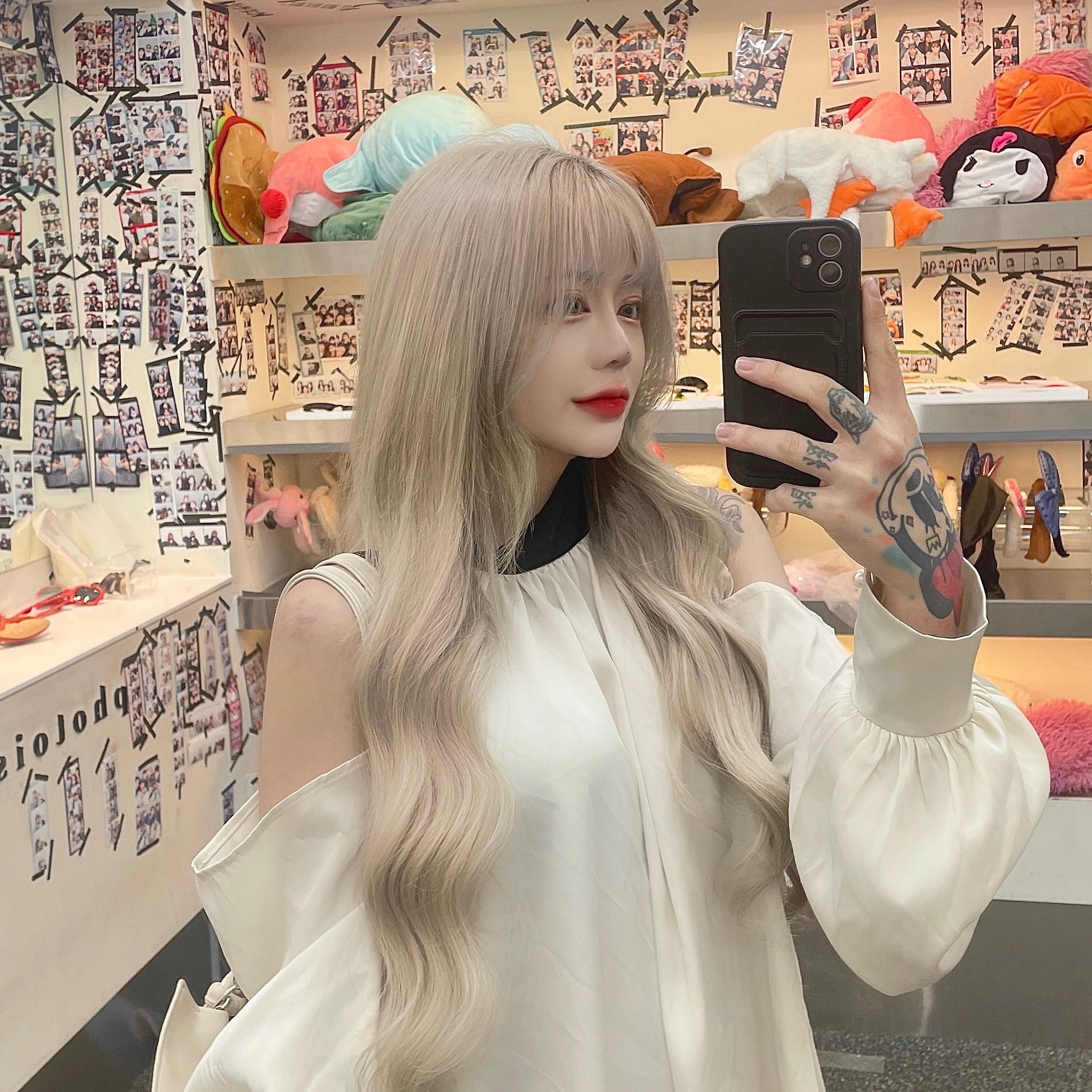 어깨 저기 왜 멍들었더라 •••
