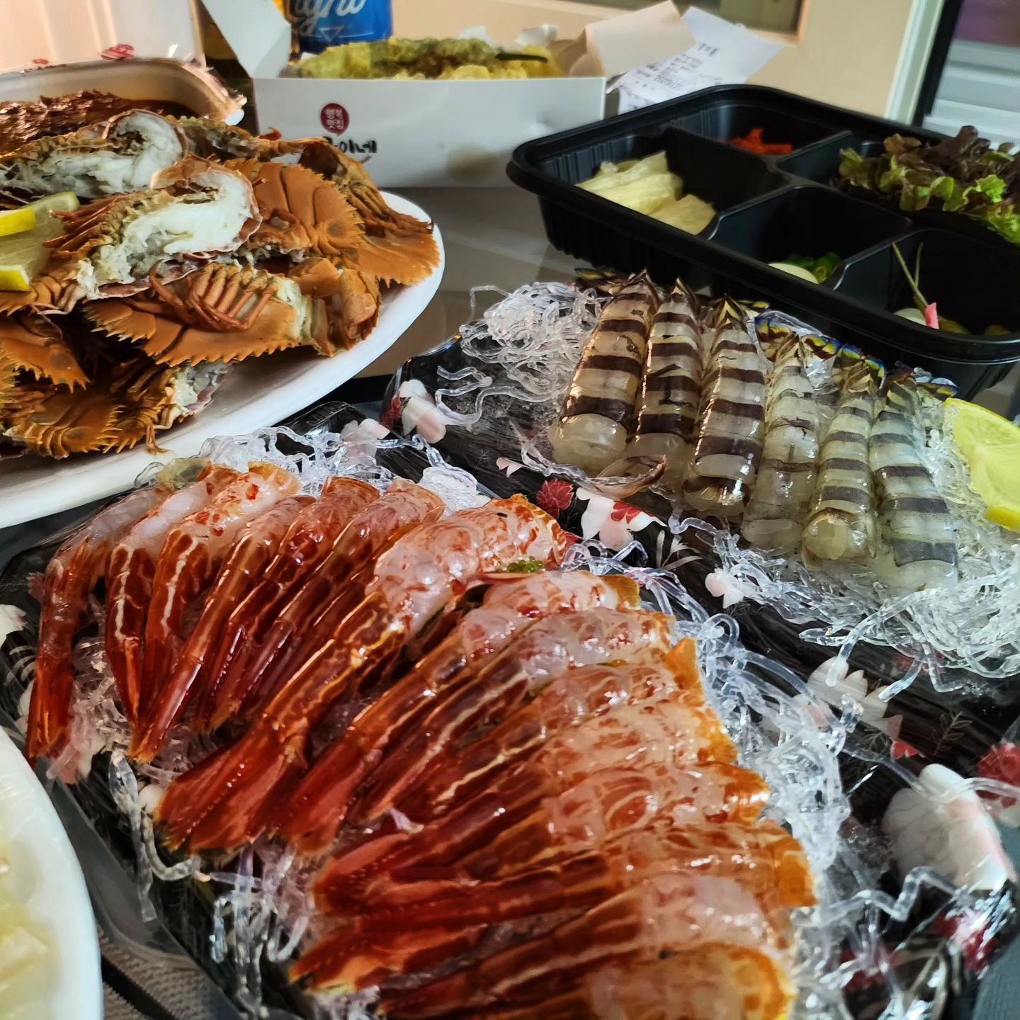 호야석식😋

꽃새우 닭새우 보리새우 부채새우
새우파티🦐🦐🦐🦐🦐🦐🦐🦐🦐🦐

#새우파티 #광안리뷰 #저녁상 #여행 
#신혼부부 #신혼저녁상차림
