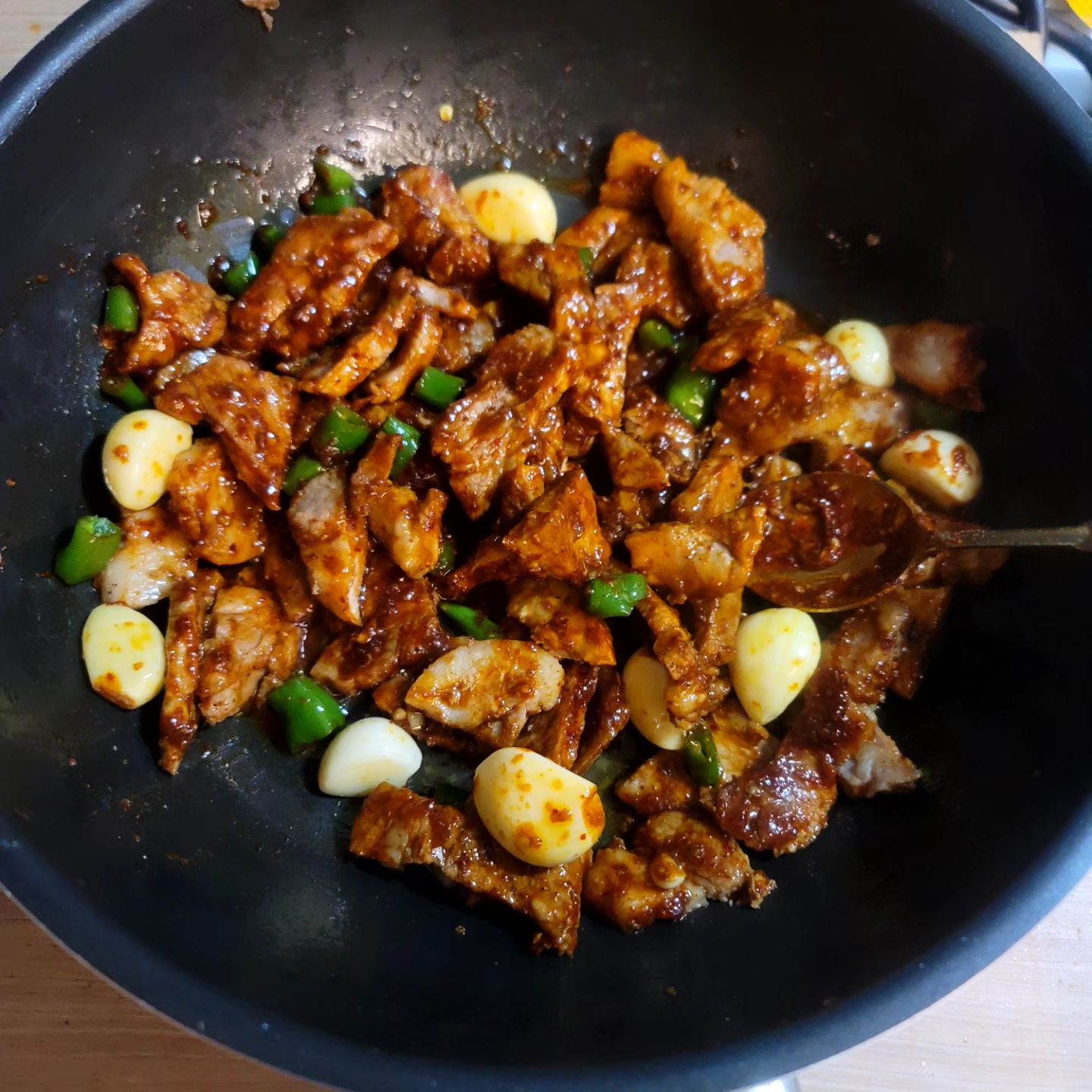 공부하다 배고프고 머리터짐 🥸
제육 후다대 해먹기 🔥🔥🔥
파는것보다 맛있네 후후

#집밥 #연휴시작 #제육볶음 #야식타임