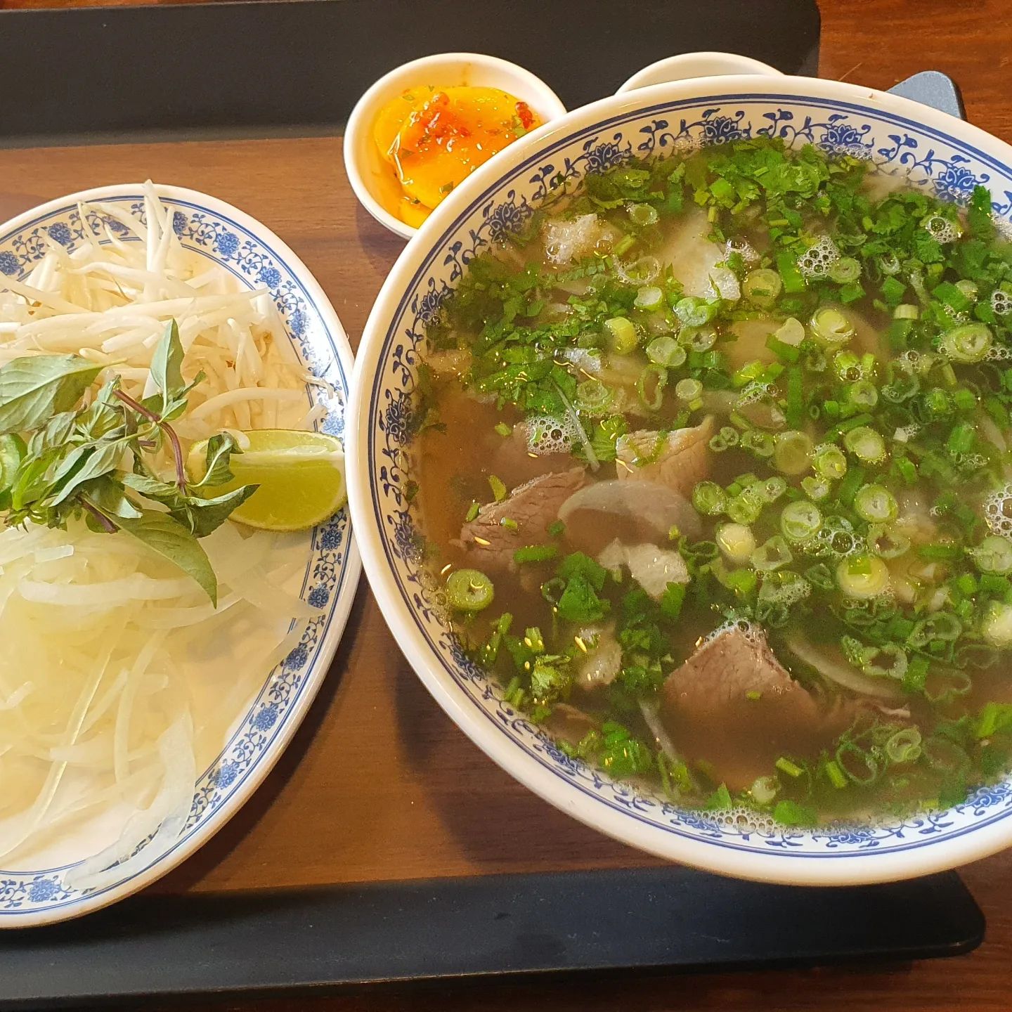 Palisades park pho420..

한국사람이 운영하는곳 같아서 조금은 기대했는데..
국물은 가볍고 면추가한것은 약간 설익은것같고..
실망감이 가득..
물이 가장 기억에 남는곳.
쌀국수와 단무지의 조화...단무지 없었으면 큰일 날뻔..

#newjersey #pho420saigon #쌀국수 #물맛집 #palisadespark #점심메뉴 #음식스타그램 #음식사진 #음식 #먹방스타그램 #데일리그램 #데일리 #daily #dailyfood #쌀국수투어