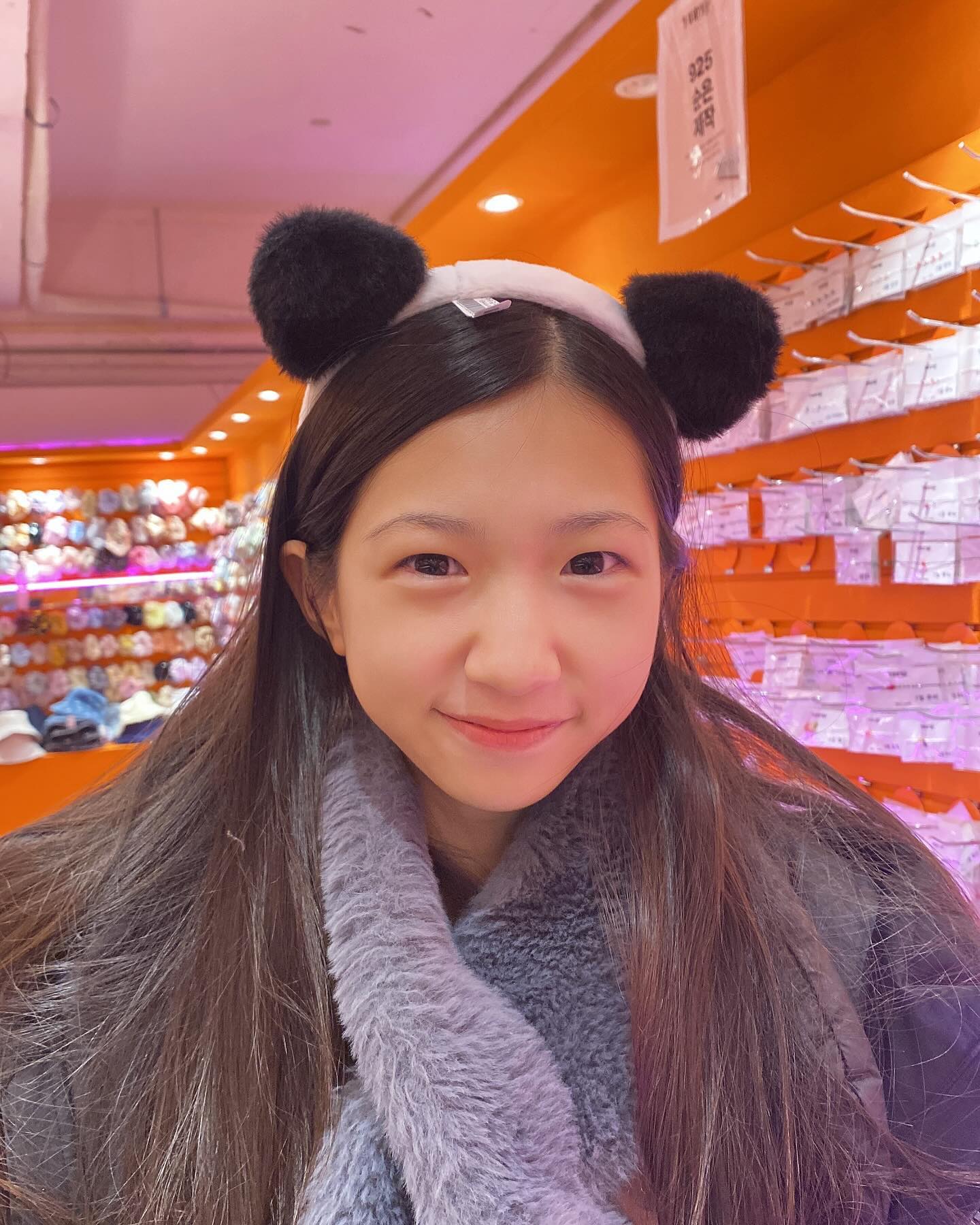 -
오랜만에 대학로 
뮤지컬 탐정케이 관극하고, 앞에 서있다가
푸욱역할 이제성배우님 만남 ♡ 
은교샤론님도 봤는대 총총총 뛰어가시는 뒷모습만 바라본 울 뿌♡ 
-
그리운 드아센 앞을 스쳐서 집으로
우리도 이만총총
-
-
#정혜윤 #관극기록 #뮤지컬탐정케이 #수인마을살인사건
#순택케이 #제성푸욱 #은교샤론 #민성제이 
#즐거운대학로나들이 #mygirl #mystar⭐️ #yoonppoo