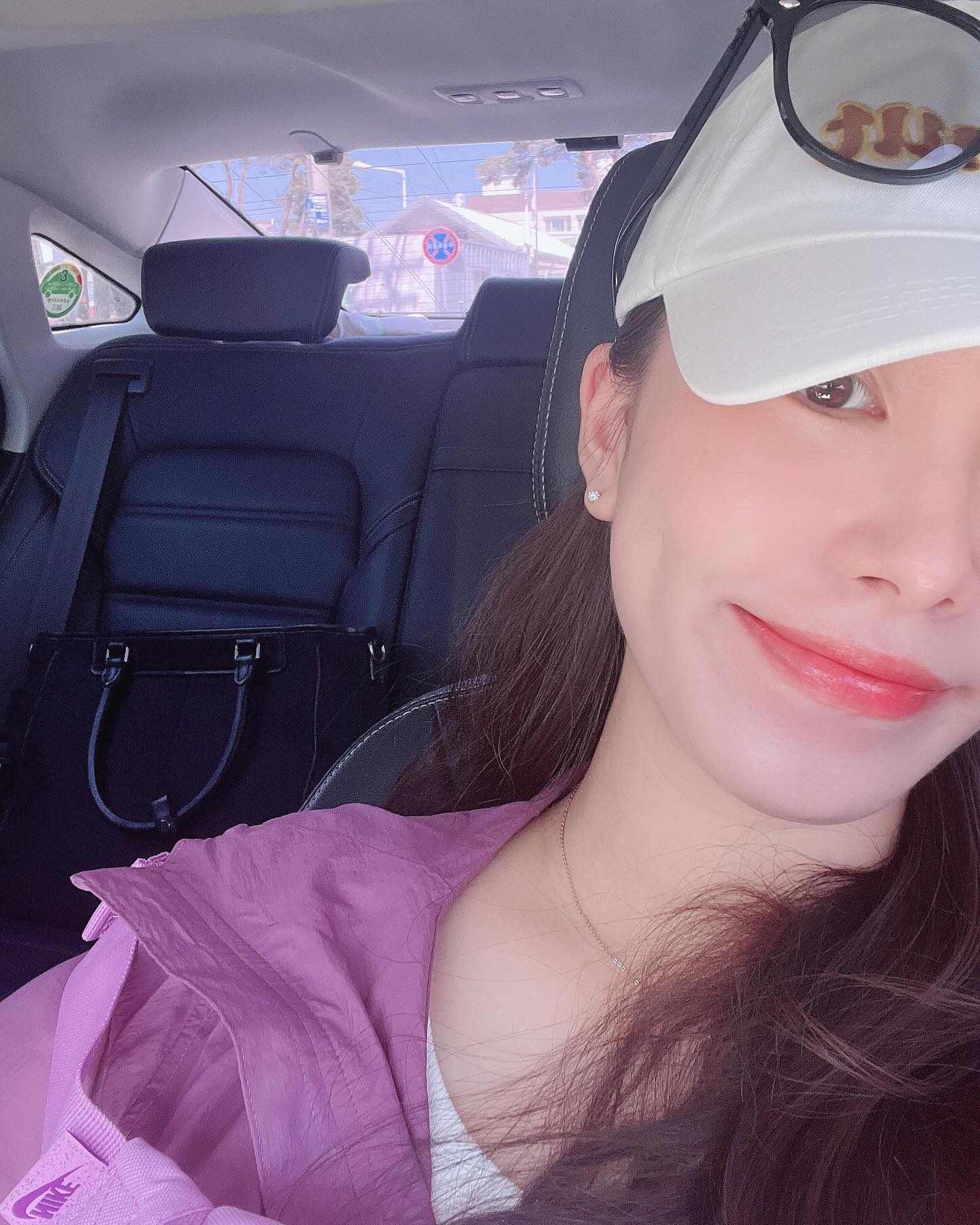 날씨가 너무 좋은 요즘🫧
날 좋을때 산책 많이 하자 딸기야🍓🍓