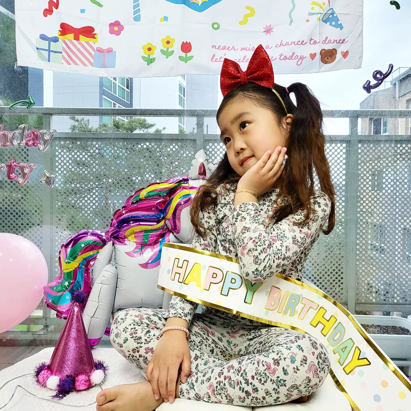❤5살👋👉6짤😘💋

😘 20230322 ❤🍰
.
.
.
.
.
#birthday #6살 #happybirthday #happy #키즈인플루언서 #유아동모델 #아동모델 #베이비모델 #키즈모델 #생일 #이번꾸밈은조금허접 #나중에더잘해줄게 #다음번엔외식 #lolsurprise #LOL