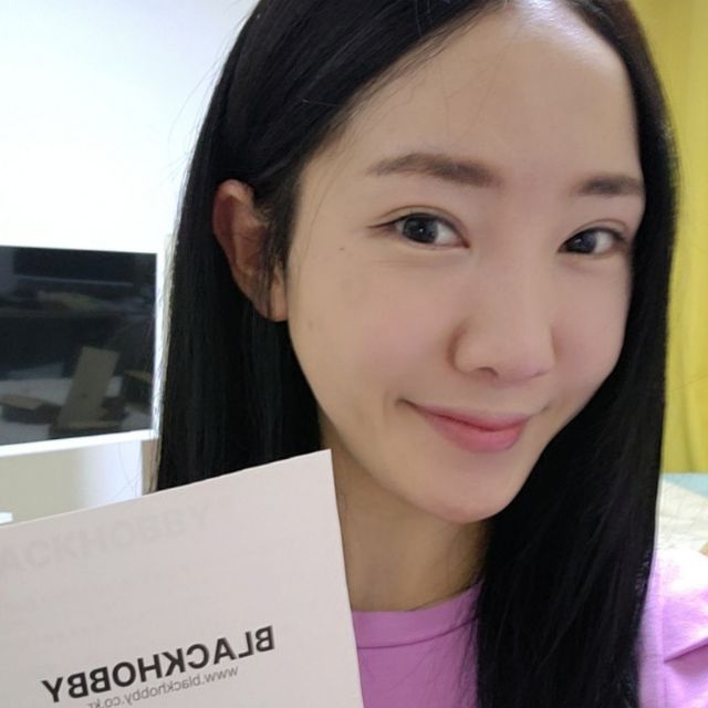 먹쁜이하연 on Instagram: "은은하게 오래 지속되는 향기 [블랙하비] 스웨이드 101 30ml #광고 . 블랙하비 어두운(Black) + 취미 (Hobby)라는 뜻으로 내면 속 숨겨진 당신만의 취향을 찾아드리는 향수