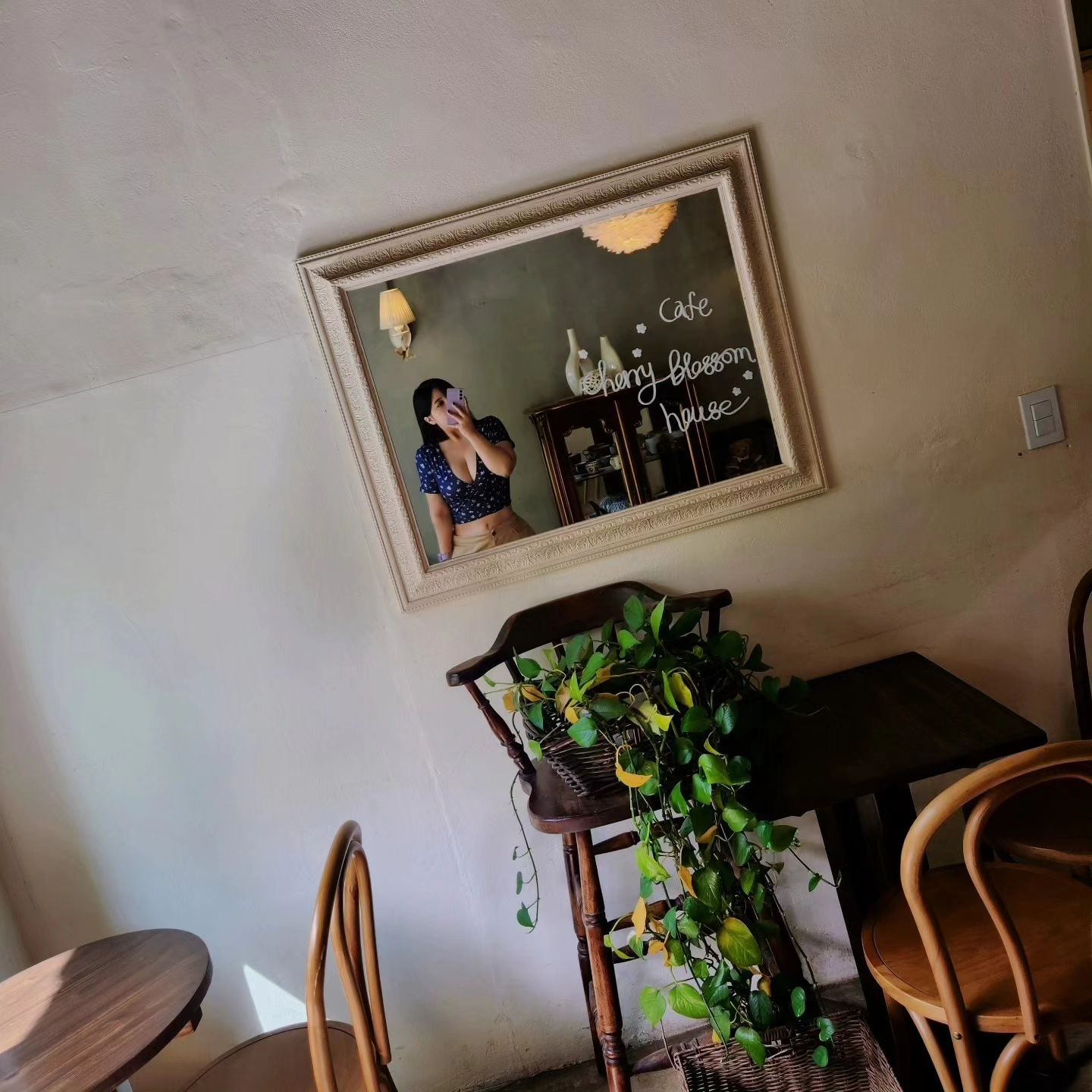 CHILLING

#피드오랜만 #날씨최고 #weekendmood #chillingalone #spanishlunch #cafe #selfie #daily _el_bistec yn_cherryblossom
