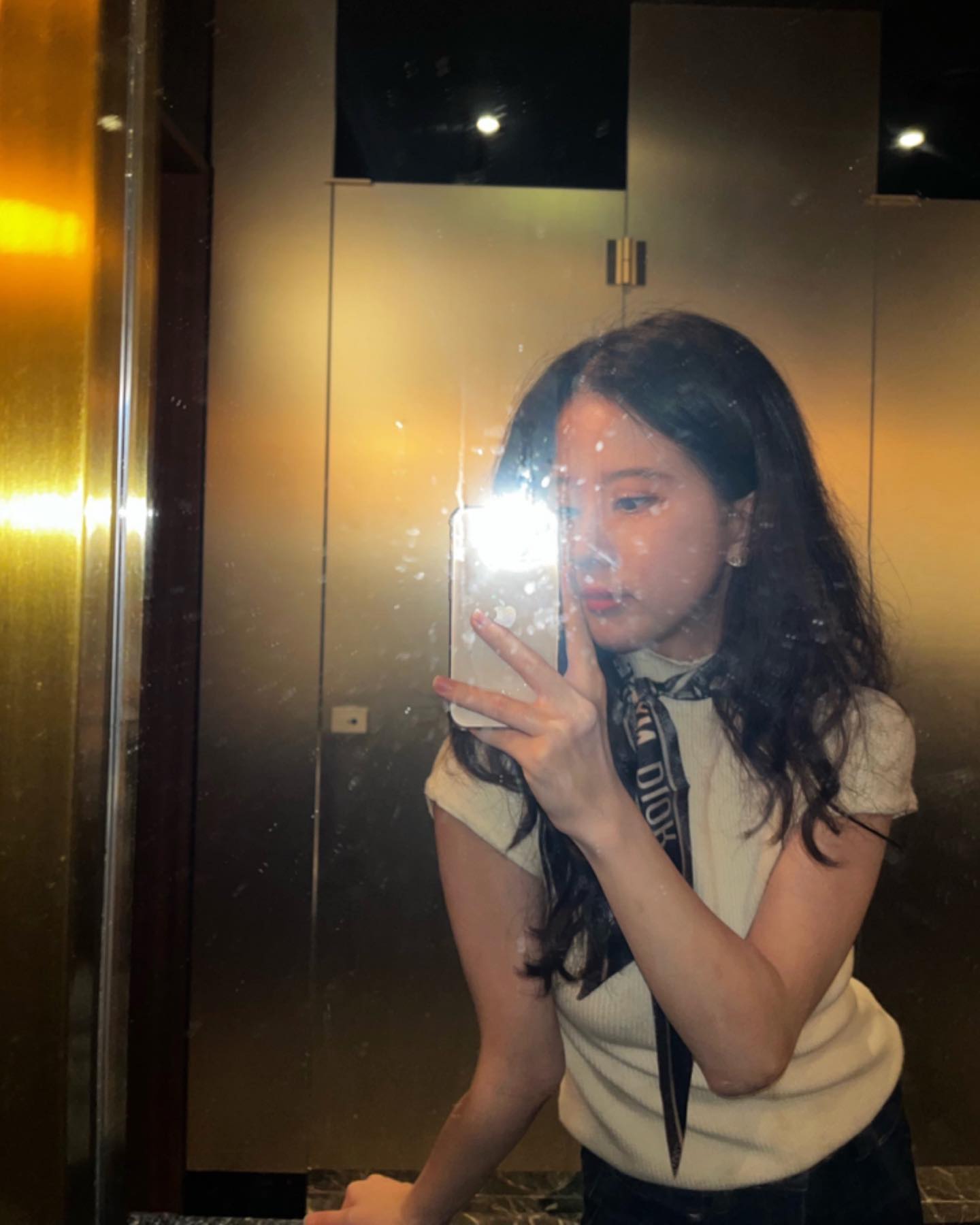 나의 플래쉬를 받아랏✨

#플래시샷 #flash #selfie #셀카 #셀스타그램 #가을네일 #가을코디 #대학생 #가을패션 #패션피플 #패션스타일 #오오티디 #ootd #좋반 #좋아요반사
