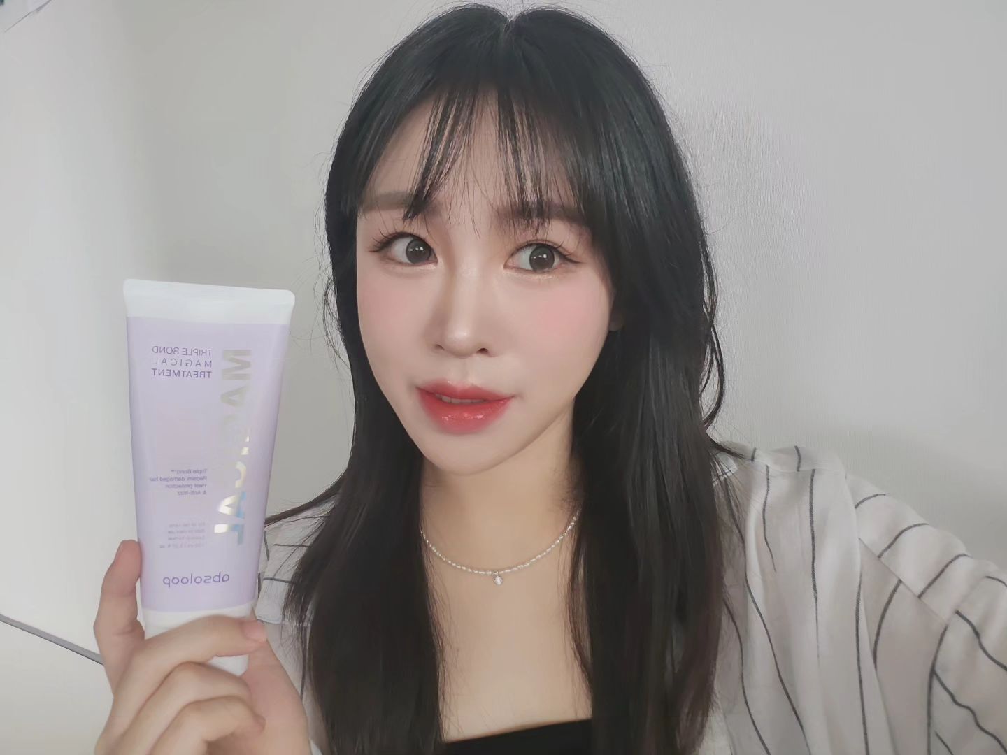 #협찬
미용실 안가도 홈케어 가능한
헹구지않고 바르기만 하면 되는 
트리트먼트✨️

부시시한 극손상모라 
헹궈내는 트리트먼트, 오일, 에센스 
다 써봐도 효과 못봤는데..🥲
간편하게 바르기만해도
물미역처럼 차분하게 
매직한머리처럼 만들어줘서 
미용실 안가도됨ㅋㅋ🤭❤️ 

여름철에 더 부시시해지는 머리카락 
인증받은 비건트리트먼트로 
관리해보세요🫶
