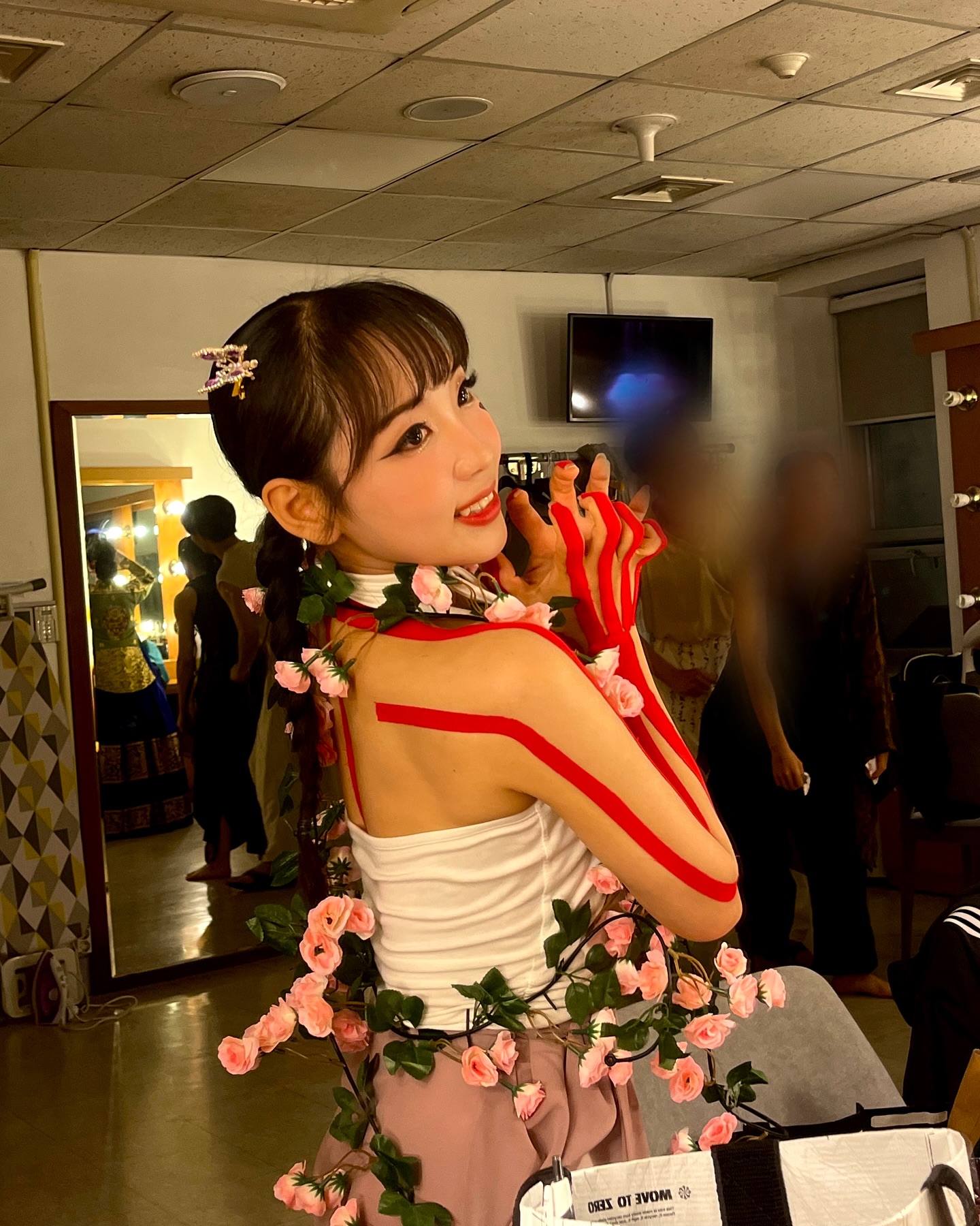 우리가 피어나려면, 그토록 무성히 아름다워야 하나.
{너를 잃지마, 무성히 아름다우렴}
-
#무용 #공연 #한국무용 #창작