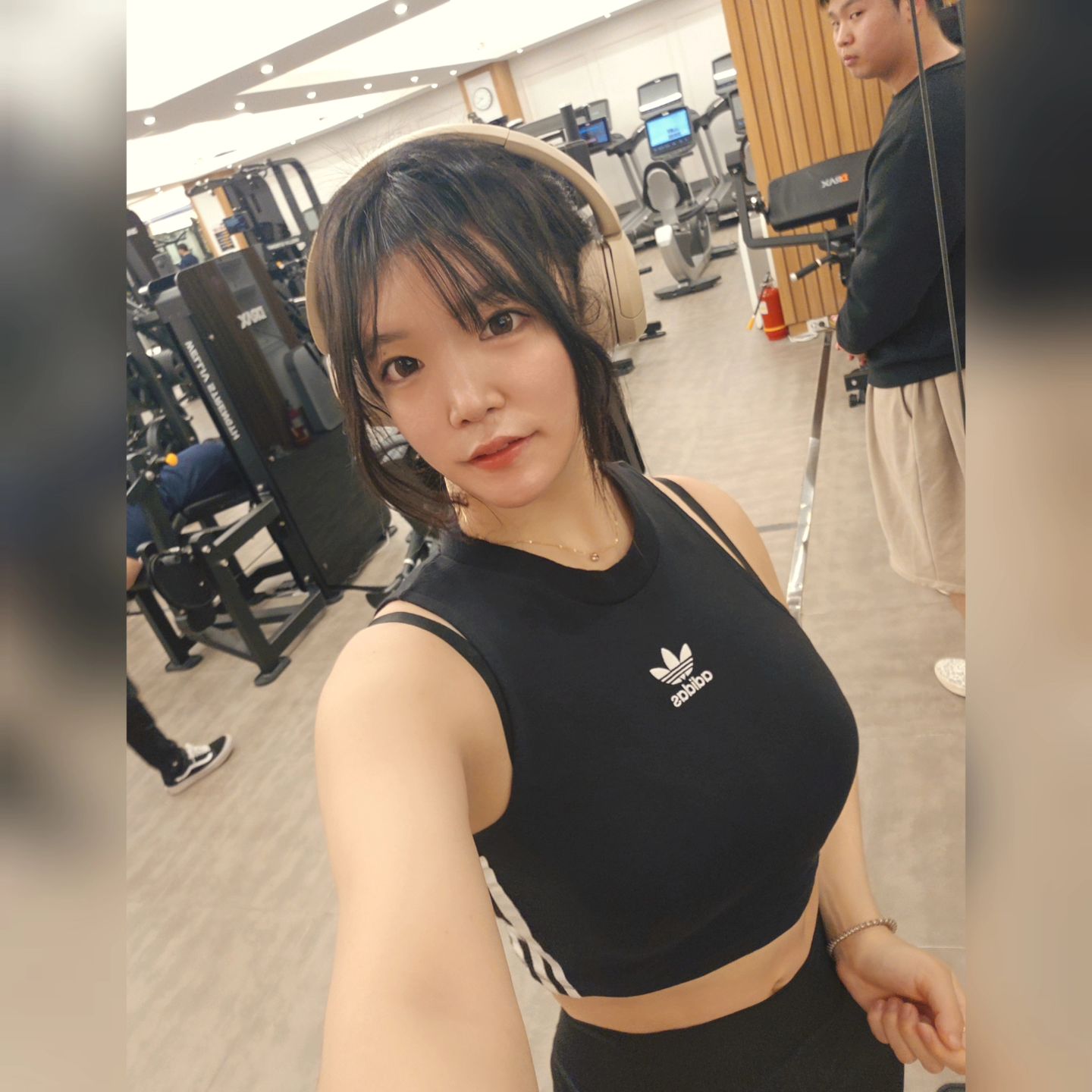 슬슬 여름용 몸을 만들어 볼까🤣🤣

여름에 빡세게 빼기는...ㅠㅠ

나이가 있어서 이제는 무리양😭😭

천천히 빼는게 최고죵 👍 

다들 오늘도 고생했어요👏

남은 하루도 알차게 보내용!!!

빠2용👋👋👋