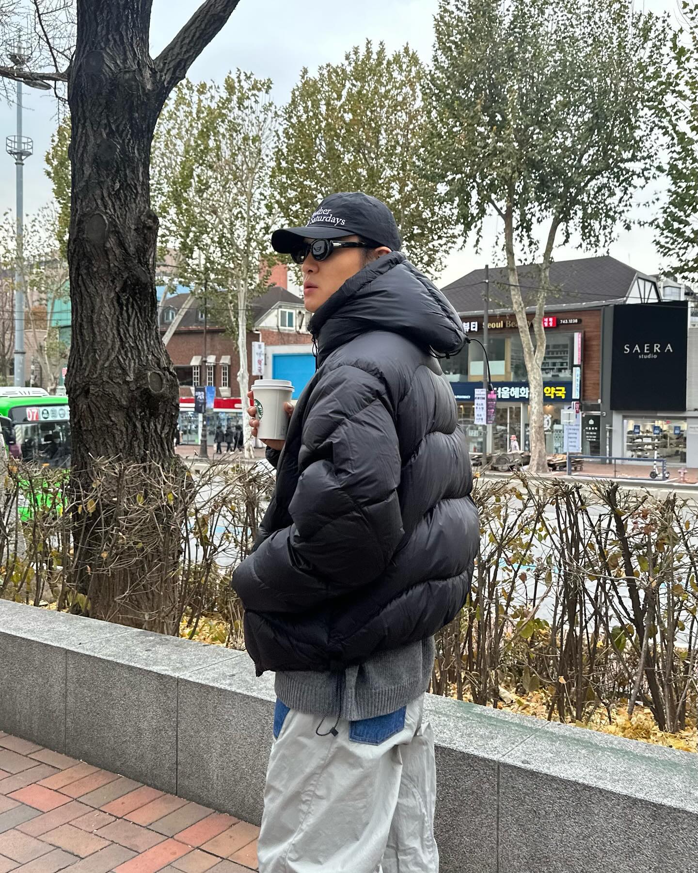#광고 freker_official 
‘Navigating Allround Wear’라는 슬로건 아래, 디자인과 기능을 지속 가능한 실용적이고 심미적인 라이프 스타일웨어로 전개하는 브랜드 프리커(FREKER)

슬로건에 어울리는 도전적인 패턴의 바디와 다양하고 실용적인 디테일들과 높은 보온성이 비해 너무나도 가벼웠던 착용감이 좋았던 SCHOELLER WAVE PUFFER DOWN

다음주 월요일 12월4일부터 12월14일까지 압구정 갤러리아 명품관 WEST 2층에서 23-24AW COLLECTION 팝업 스토어를 진행하니 직접 방문하여 그들의 슬로건을 직접 경험해보시길

#FREKER #프리커 #패딩 #패딩추천 #남자패딩 #남자코디 #남자패션 #패딩코디