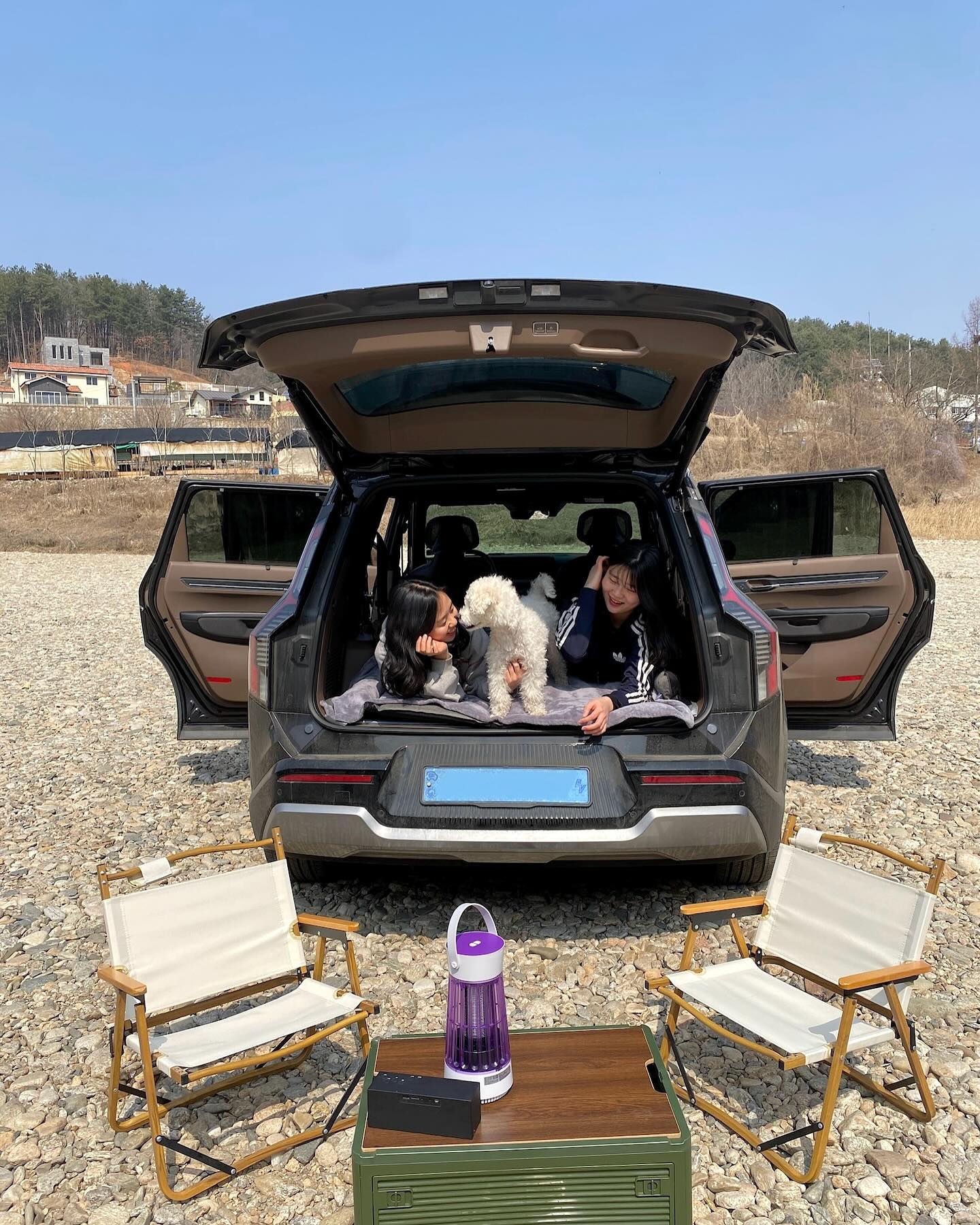쫑이랑 함께하는 첫 차박 🚙 
따뜻하고 , 평온한 .. 🤍 
물멍하면서 먹는 라면김밥이 진짜 맛있네요 .. 🤭 

+ 여기는 <반곡 밤벌유원지> 에요 ! 
화장실이 관리가 안되는거 빼고는 .. 
물도 깨끗하고 조용하고 ~ 사람없는곳으로 가서 그런지 .. 
여기말고 또 좋은 차박지 알려주시면 정말 땡큐감사합니다 🩷🩷 

#차박 #캠핑 #노지차박 #차박캠핑 #반곡 #모곡밤벌유원지 #밤벌유원지