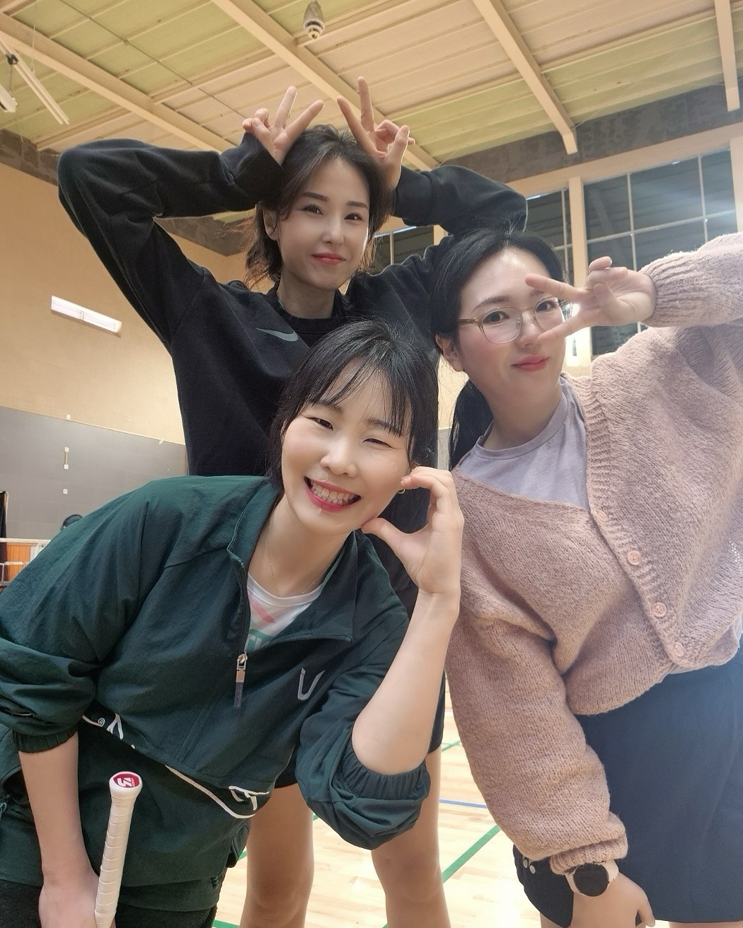 #🦄 #90백마 
팀럭스 12월 정모에서 모인 아욤, 써니, 미미✨
사실 이 공간 안에 90즈가 5명이나 있었다구🤭
90즈끼리 팀먹고 빡겜! 세상 재밌었지! !!!
놀러와줘서 고마워💟

숨은 90찾기-ing #👋🏻