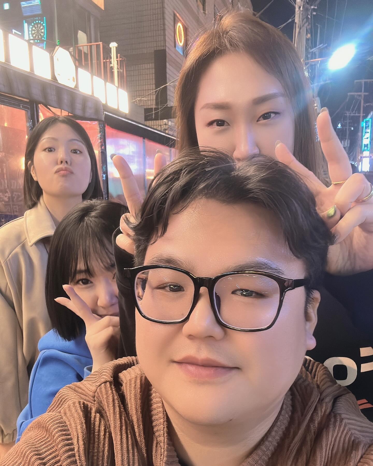 우당탕탕 모여라 도봉여중 사춘기 훼미리 with 태서닝 🌝

#도봉여중 #중학교동창 #동창모임 #과거 #사춘기소녀들 #현재 #곧마흔 #먹방모임 #술퍼먹기