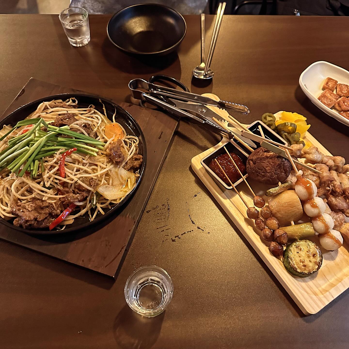 .
주말에 ON일 땐 항상 영등포
이제 알콜 들어간다🤪

#쿠차쿠차 #모듬꼬치 #차돌숙주볶음 #알콜 #영등포 #주말
