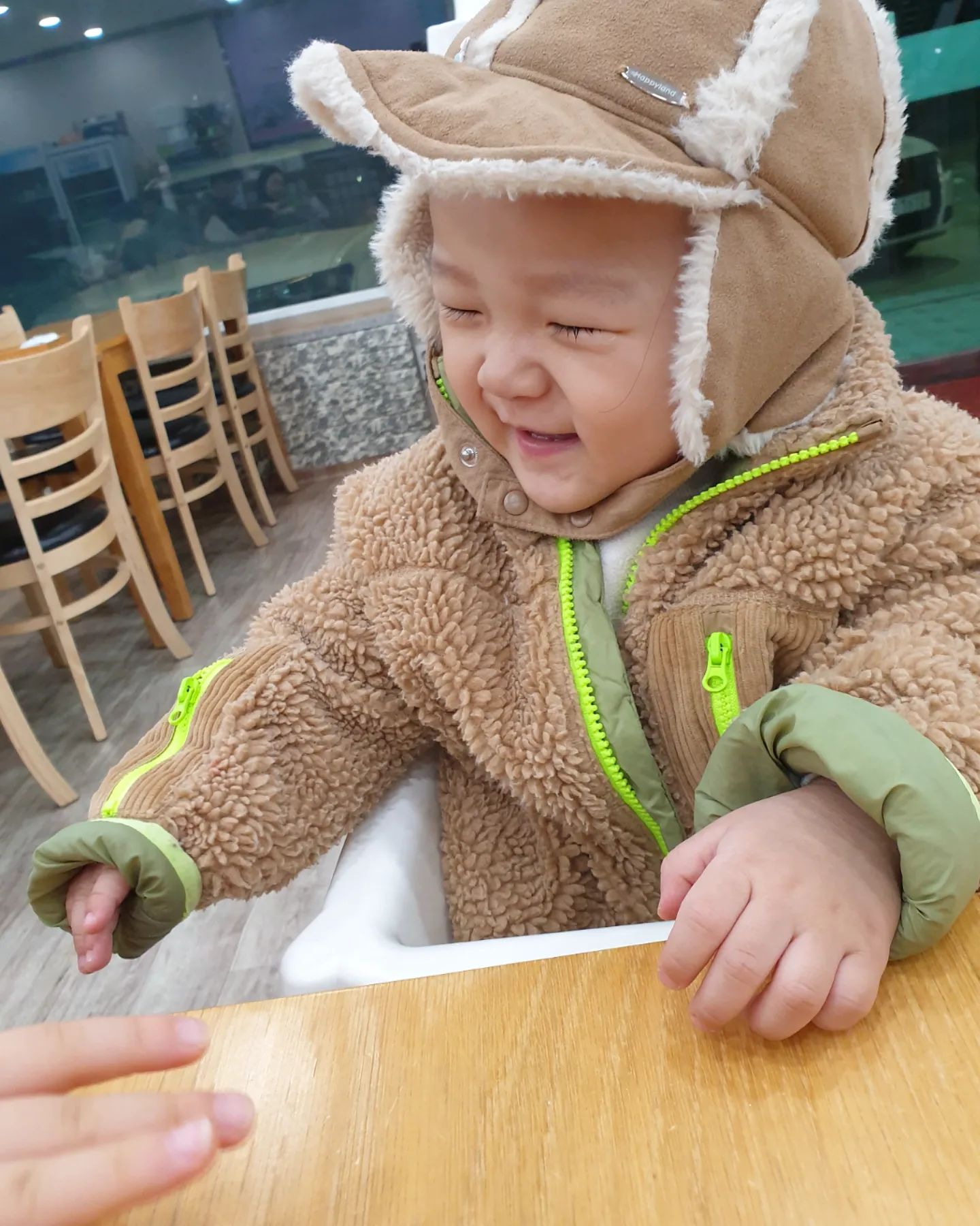 부안여행~! 백합죽이 젤 맛났다😋
두더지게임하는 소율이 넘웃김ㅜ하나도 못맞추는듯😅
또워니는 열씨미구경중🤭

#부안#부안나들이#부안소노벨#방학중하루