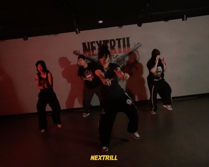 Choreo by me!
#thehandclap hurricanechrisofficial 

📍 nextrill.dancestudio 감사합니다♡!

With my homies
h0m1e.korea 
miaechwe 
_so0han 

#choreo #choreography #dancer #hurricanechris #fyp