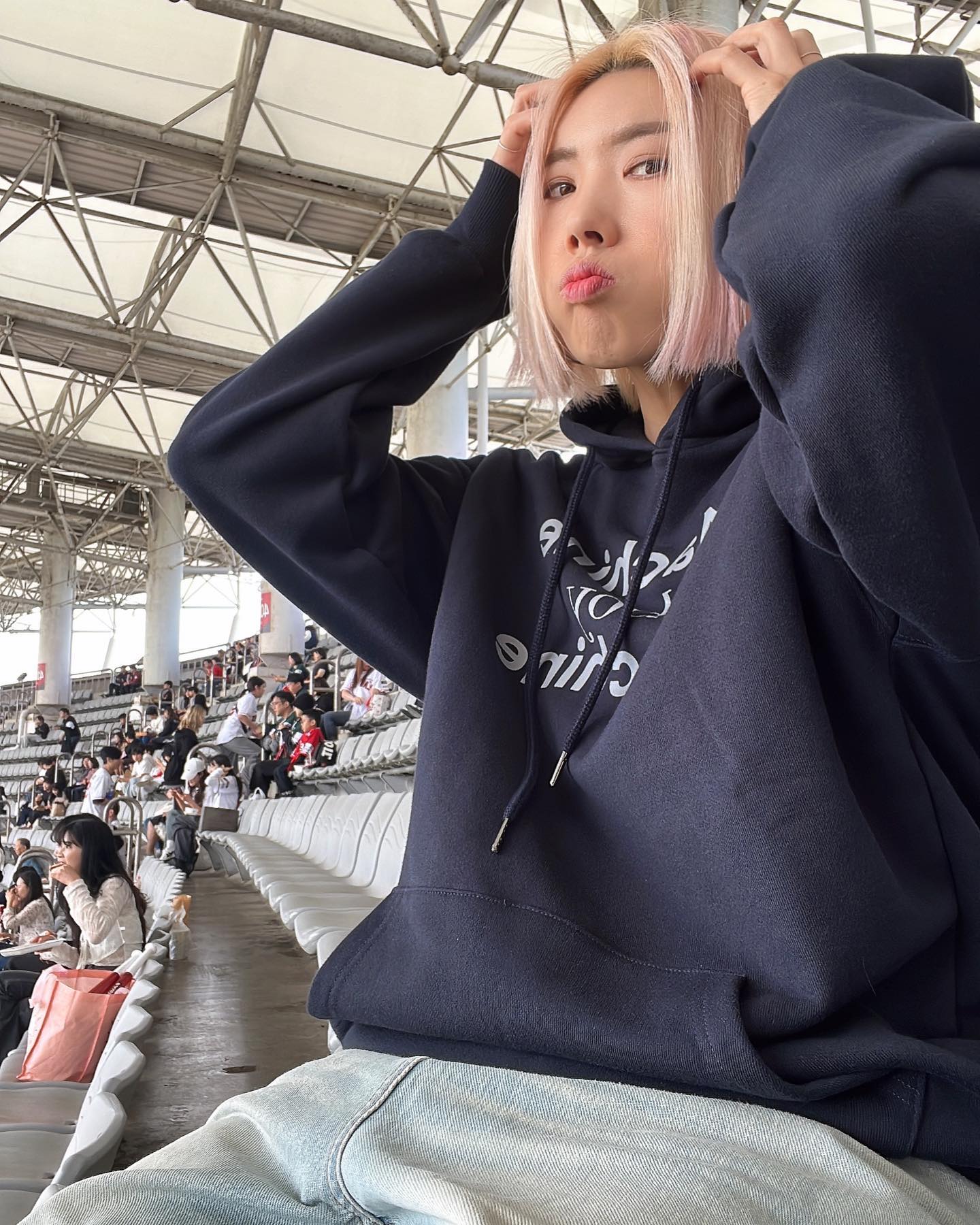 .
#또야구장
#ssg랜더스 

날씨 선선하니 야구보기 좋넹🍃

#크림새우별로 
#오태곤선수싸인⚾ 
#이겼다✌️ 
#후디에반바지 
#연휴끝
