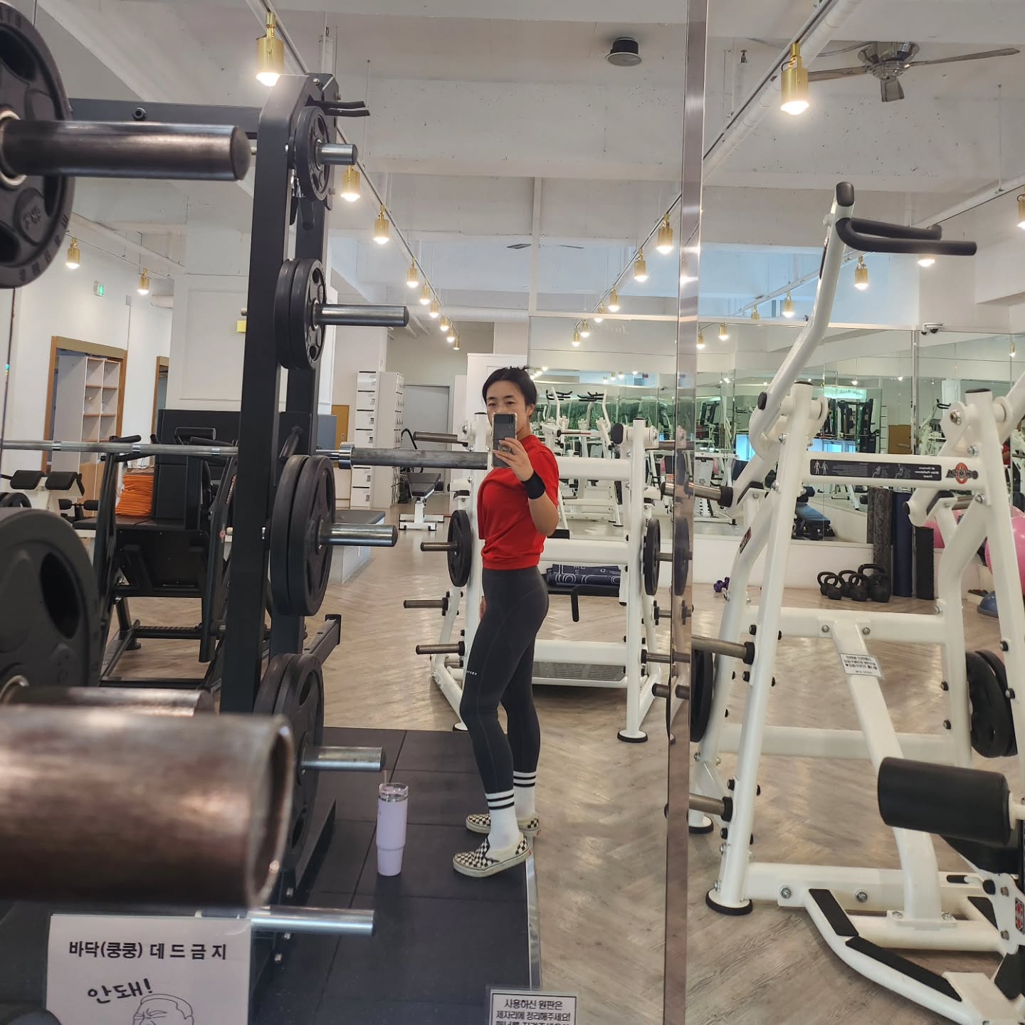 #오운완#하체운동

다시 운동 시작하는 마음으로
자극 위주로~~

오늘 힙자극 제대로 느낌(희열~~~~^^)

운동 후 단백질 섭취!
지인이 직접 잡은 자연산 소라♡
느므느므 맛있다
쫄깃쫄깃 넘 부드러워~~♡♡♡
.
.
.
.
.
.
.
#운동소통#운동맞팔#운동하는여자#헬스타#운스타#다이어터#눈바디그램#헬린이
#자연산소라#소라먹방
