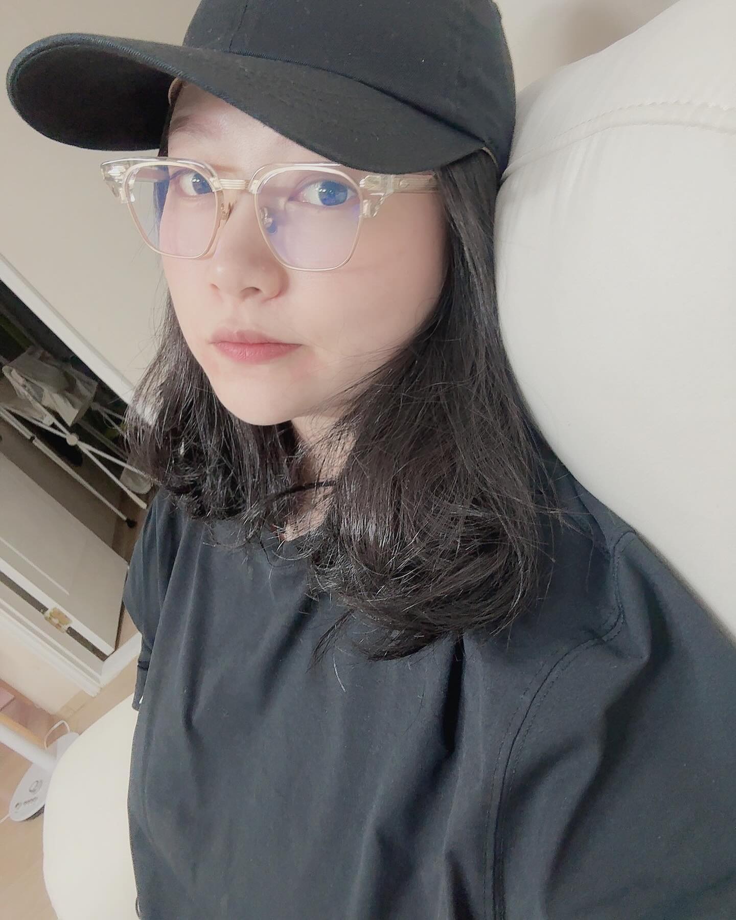 #협찬

고급스러운 디자인은 물론, 선물용으로도 좋을 것 같은 패키징
임신&출산 후에 나빠진 시력 교정하러 안과 가기전
예쁜 안경테 고르기 ✔️

#소울스칼렛 안경테 튼튼해서 더 죠Aㅏ ~!
오랫만에 응떠 지분 💕

🆃🅷🅰🅽🅺🆂 🆃🅾 soulscarlett_eyewear 

#하금테안경 #티타늄안경 #안경테추천 #패션안경 #안경추천 #연예인안경 #하우스브랜드안경 #soulscarlett #남자안경 #여자안경 #남자안경테 #여자안경테 #남자안경추천 #여자안경추천 #반뿔테안경 #투명안경테 #육아 #육아소통 #예비맘 #예비맘스타그램 #육아용품