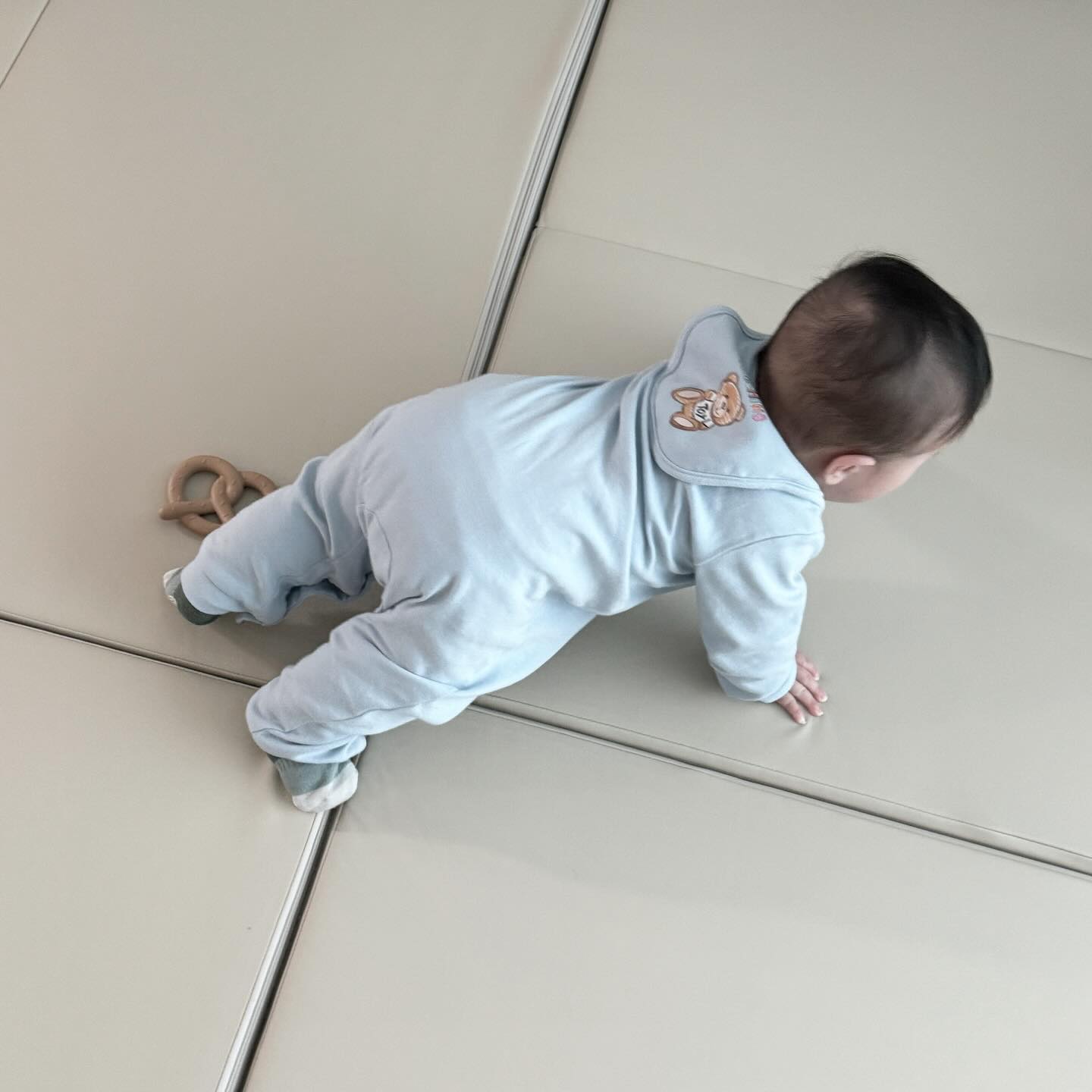 혼자 plank에서 swan갔다가 아주 멋지게 swan dive까지🖤 #pilatesbaby