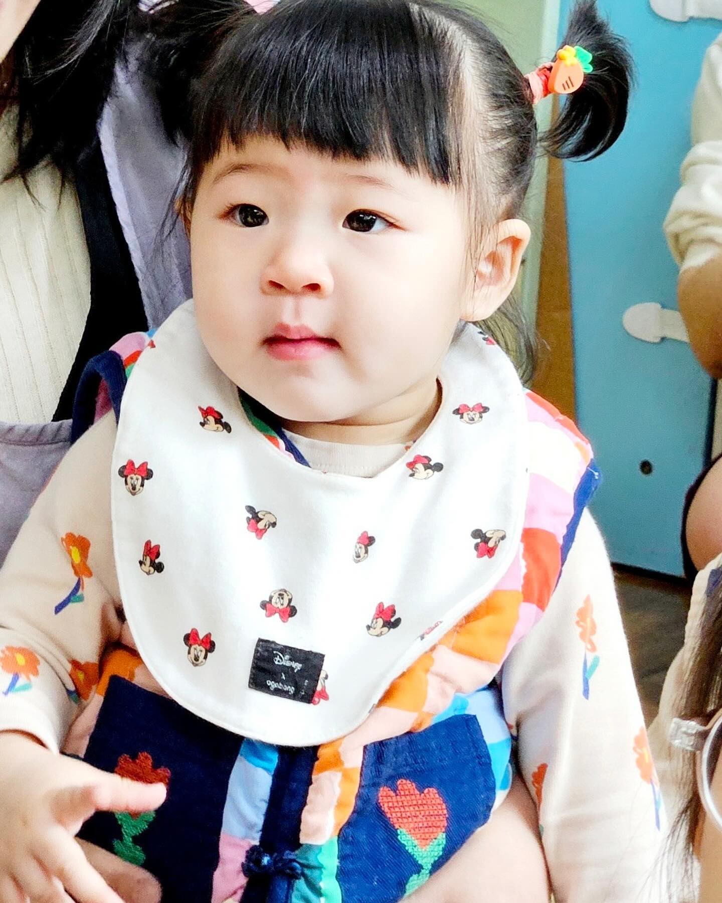 이앓이하는지 자다가 앉아서 울기를 수십번, 눈퉁퉁
엄마는 맨날 배구하느라 바쁘고ㅠㅠ2주만 잘 버티자 효서야❤️
