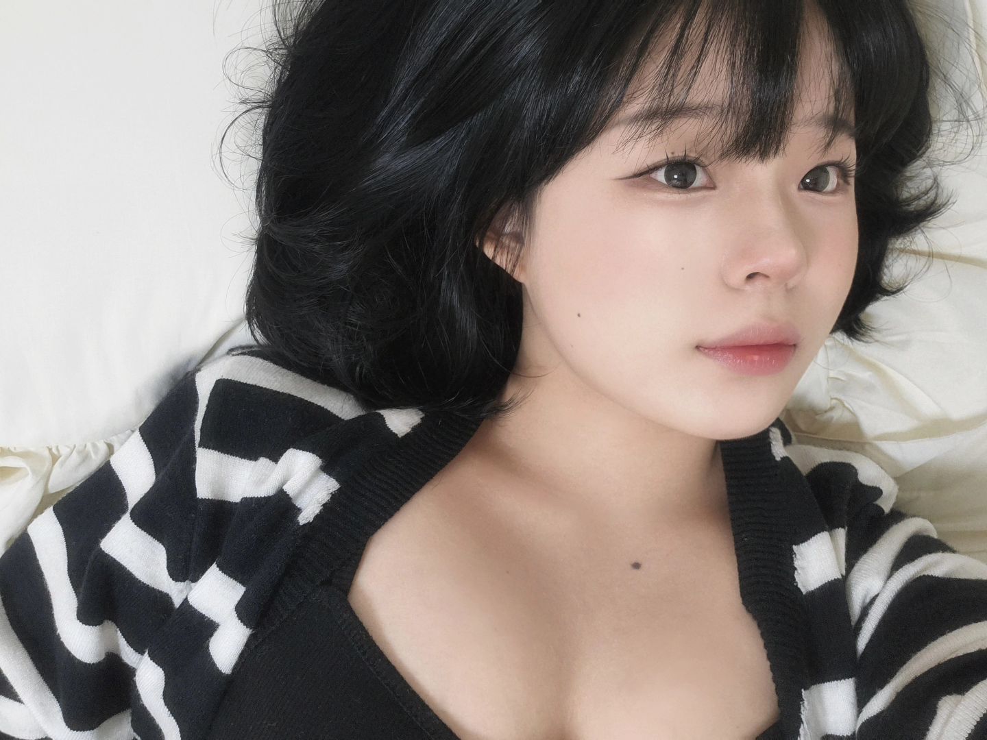 🤍🕊☁️🦭🦢

#대구 #대구카페 #미니멀룩 #selfie #follow #대구핫플 #동성로 #단발머리 #여친룩 #단발펌 #c컬펌