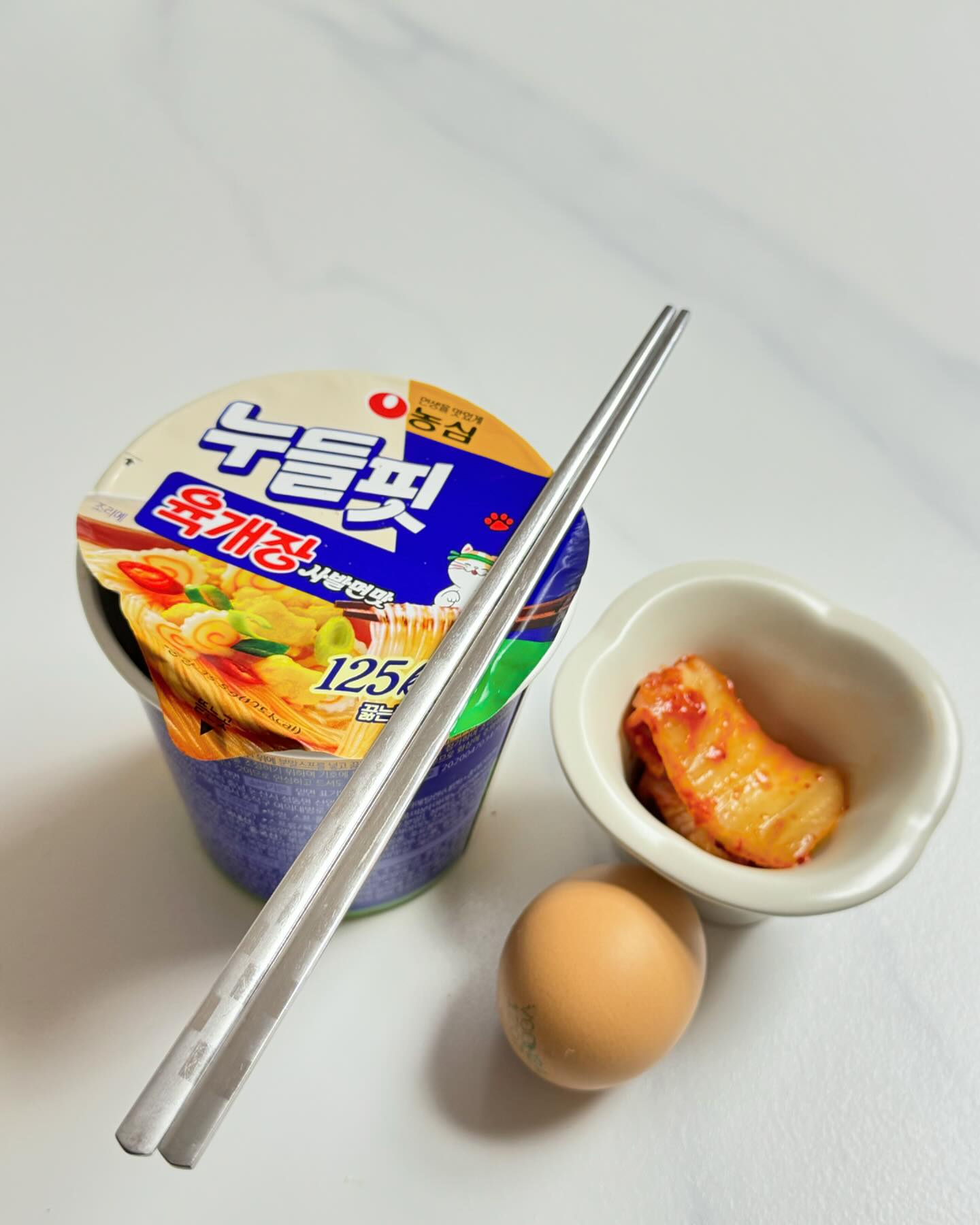 #광고

운태기.. 오랜만에 열운동했다고 칼로리 적은 누들핏으로!
이번에 누들핏 육개장사발면맛&김치사발면맛이
새로 출시 되었길래 먹어봤어요.
이미 맛 보장 되는 맛이라서 성공률 100프로⭐️⭐️⭐️⭐️⭐️

누들핏은 면이 녹두가 들어간 당면이라 일반 라면 면발보다
칼로리 부담이 적고, 사과1/3 분량의 식이섬유도 들어있대요!
(국물까지 다 먹어도 130kcal)

 

#농심 #누들핏 #농심누들핏 #육개장사발면 #김치사발면 #사발면 #신상라면