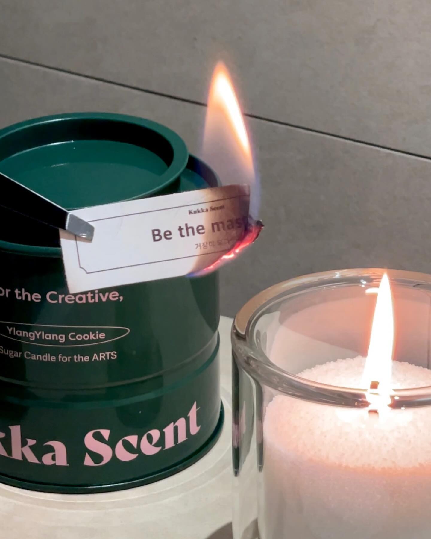 #제품제공 | kukka_scent_official 
슈가캔들은 처음인데 이렇게 예쁘기 있나요?🤍
향도 너무 좋고 오브제로도 너무 좋은 디자인이에요!
다 써도 틴케이스는 인테리어용으로 계속 놔둘거예요➰💚

#슈가캔들 #꾸까슈가캔들 #캔들 #캔들홀더 #캔들디자인 #캔들소품 #향초 #향초선물 #향초스타그램 #향덕후 #예쁜캔들 #꾸까센트 #가루캔들 #가루향초 #오브제캔들
