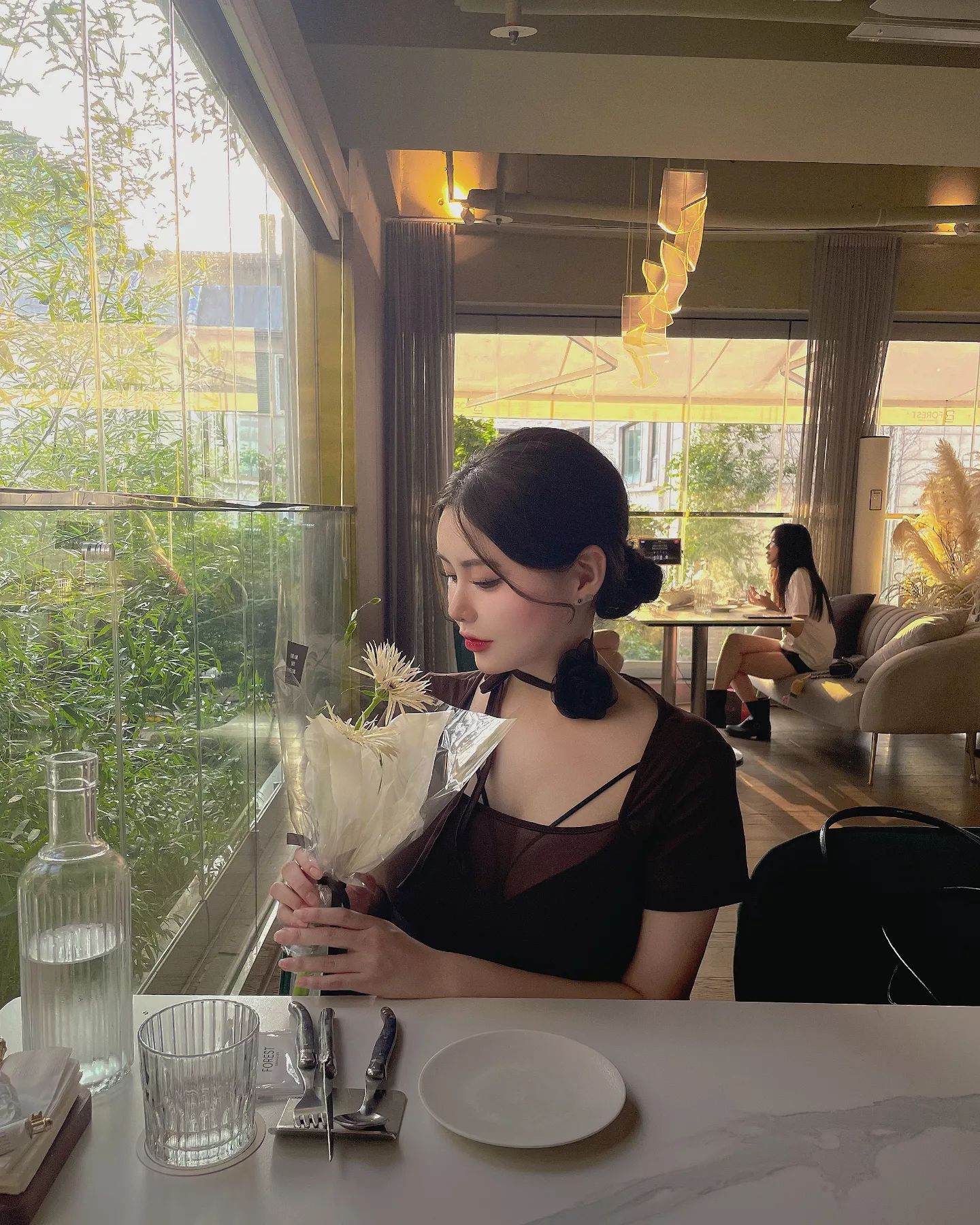 깜짝 꽃다발 선물해준 서윗걸💐

갑자기 몸살 나서 일찍 헤어진게 넘 아쉽당

조만간 다시 날 잡자 꼭이얌