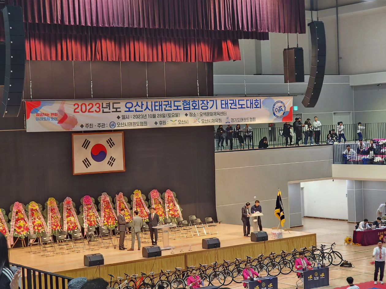 2023 오산시태권도협회장기 태권도대회
품새 대회 첫 출전

윤♡ 
오늘을 마음껏 즐긴 하루

오늘의 기억이 좋은 감정으로 남아서
너의 마음속 행복한 하루로 남기를...

엄마도 아빠도
덕분에
즐겁고 행복했어
태권도 기운 받아서 우리 가족 화이팅!!

오산 세교 태권도
비상태권도장 최고!!!

#비상태권도 #오산시태권도협회장기 #오산 #세교
#오산태권도 #세교태권도 #비상태권도장 #품새 #태권도