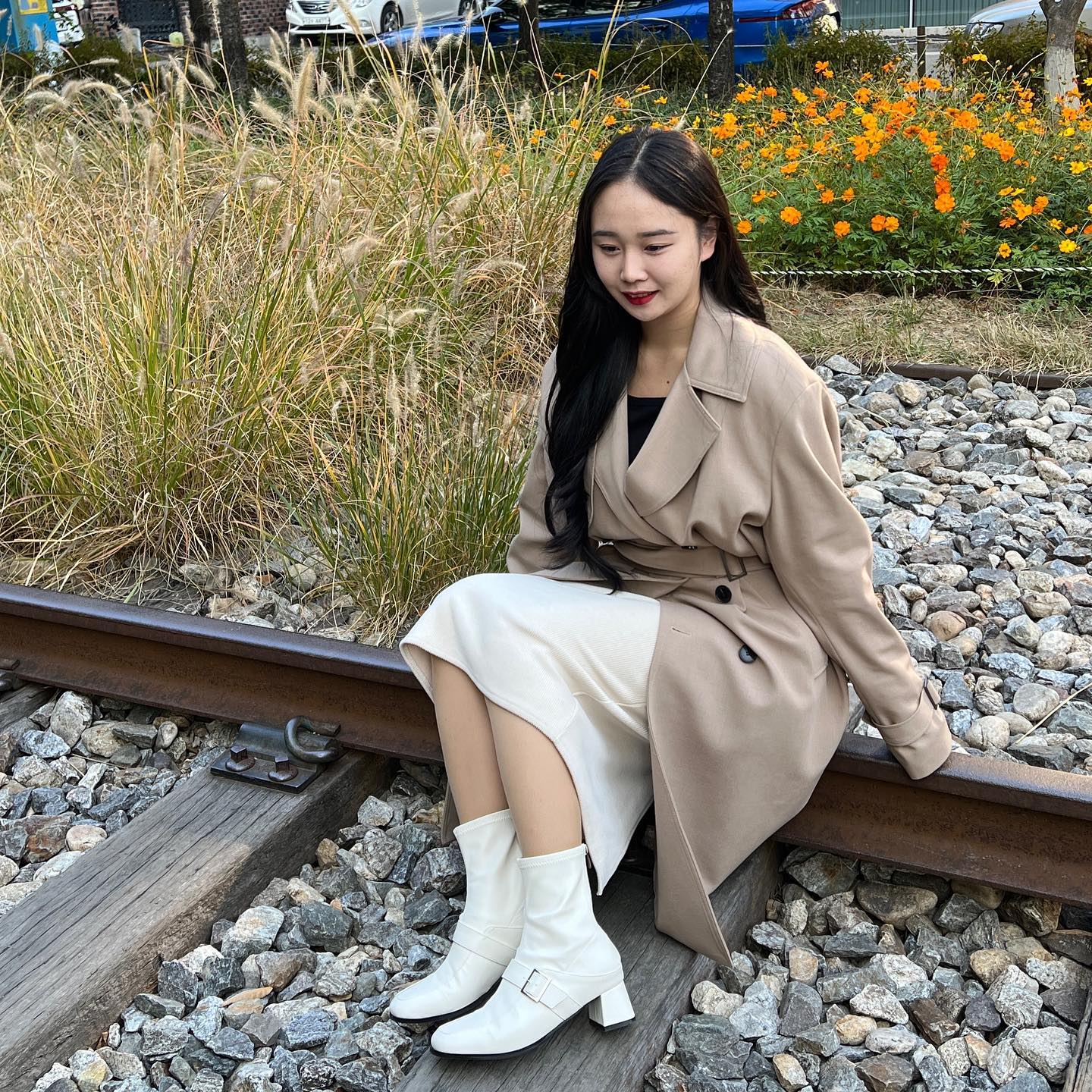 #광고
가을엔 👢 

 평소 발이 작아서 운동화만 고집하는 나에게 신세계를 경험시킨 👢 
 은은한 아이보리색에 벨트가 포인트가 된 깔끔한 디자인이라 휘뚜루마뚜루 코디하기 좋았다😊 
 오늘 산책하면서 몇시간 걸어다녔는데 착화감이 좋아서 그런지 발도 안아프고 이쁘기까지…🥰
 가을에 자주 신어야겠당😚

saltandchocolate.official  saltandchocolate.style 

#광고 #솔트앤초콜릿 #saltandchocolate #편한신발 #여자신발 #신발추천 #여자신발브랜드 #가을신발 #가을코디 #부츠 #부츠코디 #가을신발추천 
#ootd #selfie #selca #daily #dailylook