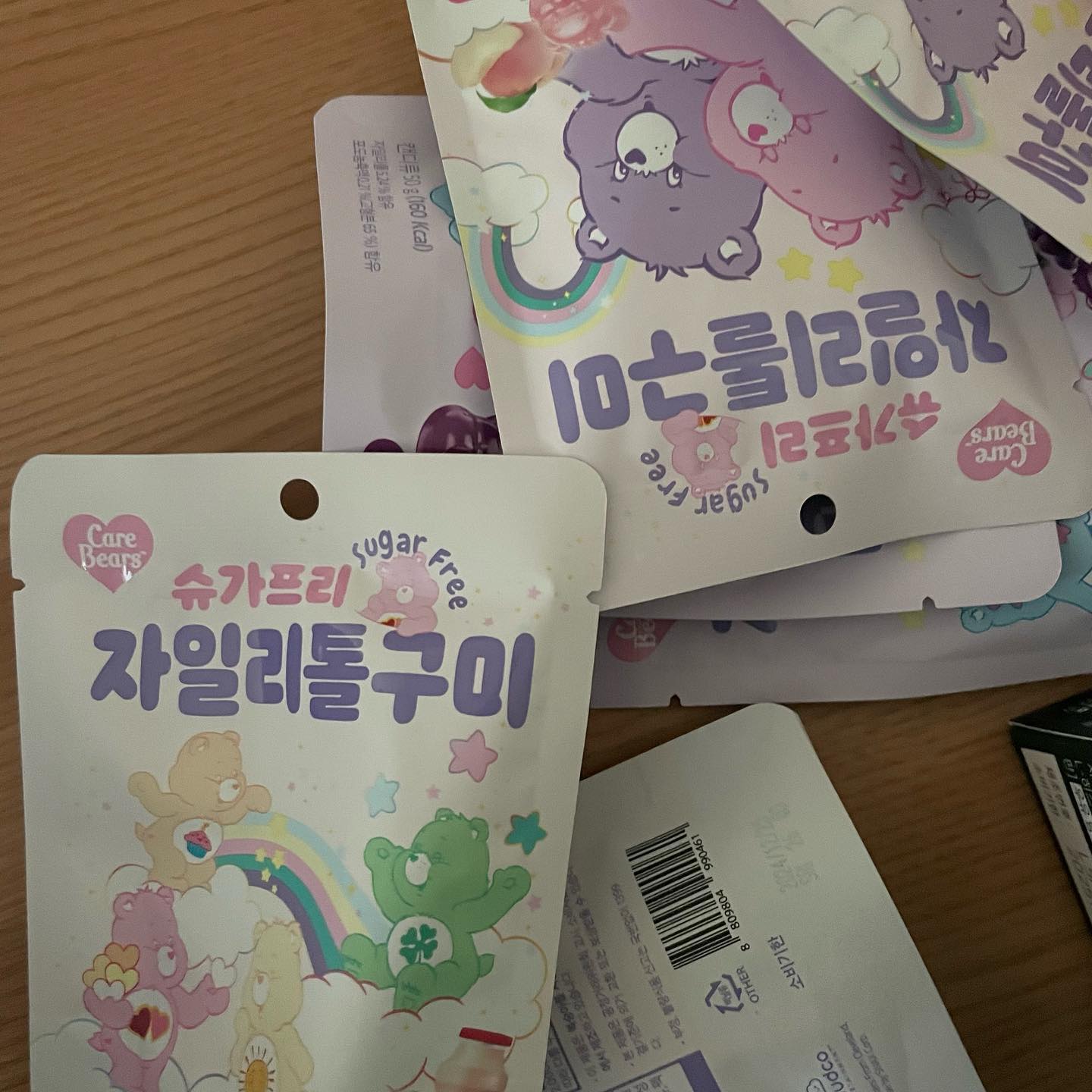 #할인구매 snax__kr #자일리톨구미 #케어베어구미
당류가 없고 자일리톨 함유로 치아 걱정없이 먹을 수 있다는 점이 있어 아이들과 함께 먹기 너무 좋은 간식입니다.^^ 애들도 맛있는지 잘 먹네요.
 #무설탕 #슈가프리 #다이어트 #무설탕간식 #자일리톨젤리 #케어베어 #맞팔 #무설탕젤리 #신상품나왔을땐 #편의점신상 #08L #무설탕디저트 #아기자기
