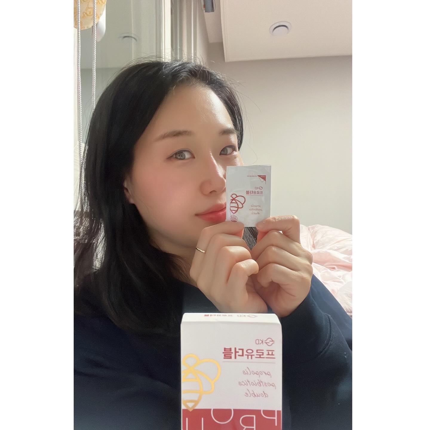#런람이 X #프로유더블
.
요즘 런람이가 목감기로 고생중에다가 목을 많이 쓰는 직업이라 목에 좋은 것 가져왔어요!
프로유더블은 목이 칼칼할때 프로유를 붙이면 목이 시원해지는 것을 느낄수 있어요
입안에서 잘 녹아 입안에 붙이고 녹여서 흡수시켜 섭취합니다. 
먹고나면 목도 시원하고, 칼칼한 느낌이 싹 사라지네요
목이 간질간질하고 기침이 나올 때, 침삼키기 힘들거나 목이 불편할때 붙여 보세요. 바로 효과가 느껴진답니다:)
사이즈도 작아서 지갑에 넣고 다니기 편리해서 필요할때 꺼내서 먹을 수 있어요^^
.
업체로부터 제공받은 제품입니다
.

#닥터케이디 #목칼칼 #목이간지럽고기침 #목가래 #목건조 #목간질간질 #가래제거 #가래 #목에가래빼는법 #목건강 #목이물감