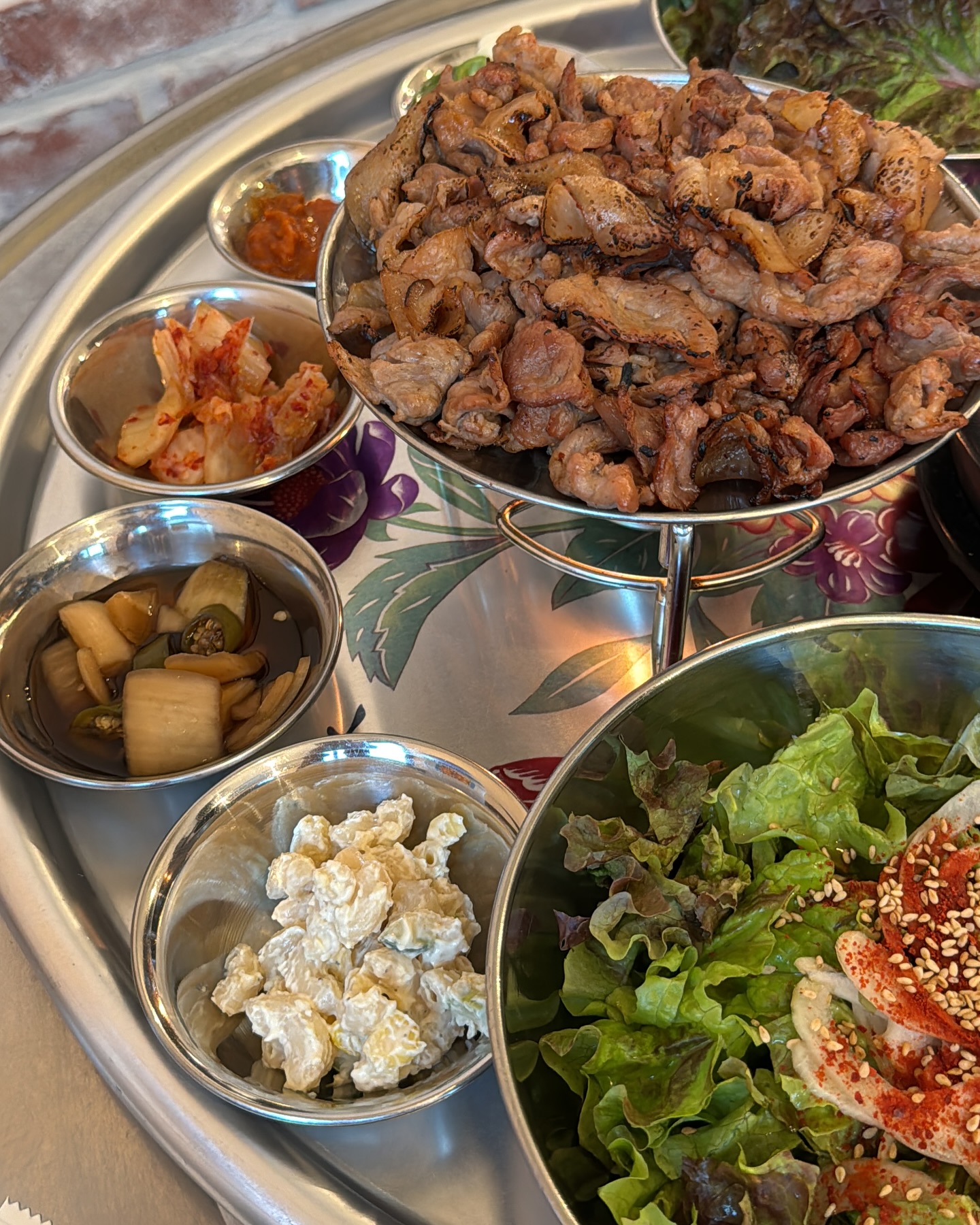 #협찬 
불맛 제대로 살린 흑돼지 연탄불고기 맛집!

주문하자마자 연탄화덕에서 직접 구워주는 연탄불고기!
요즘 처럼 더운날엔 불앞에 있기 힘든데 완벌되어 나오기 때문에 
편하게 먹을 수 있어 추천! 아이들과 함께 방문하기도 좋음!

서귀포, 중문에 위치해서 방문하기도 편하고
포장도 가능해 숙소에서 편하게 먹기도 굿굿

애월연탄집

영업정보 
📍 제주 서귀포시 예래로 296-1 1층
⏰ 매일 11:30-21:00 브레이크타임 14:30-17:30
📞 0507-1373-7135
🅿️ 매장 좌측 대형주차가능

#제주서귀포맛집 #제주도서귀포맛집 #제주서귀포한식 #제주한식맛집 #제주서귀포밥집