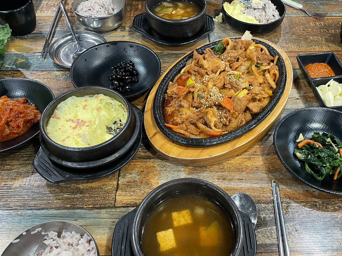 내포 우렁쌈밥 토담집

제육쌈밥은 우렁쌈장 안나오는걸 몰랐네요 ㅠㅠ

상추 50장은 먹은듯!!

#내포 #내포신도시 #쌈밥 #내포쌈밥 #예산쌈밥 #우렁쌈밥토담집 #토담집 #내포토담집 #예산토담집