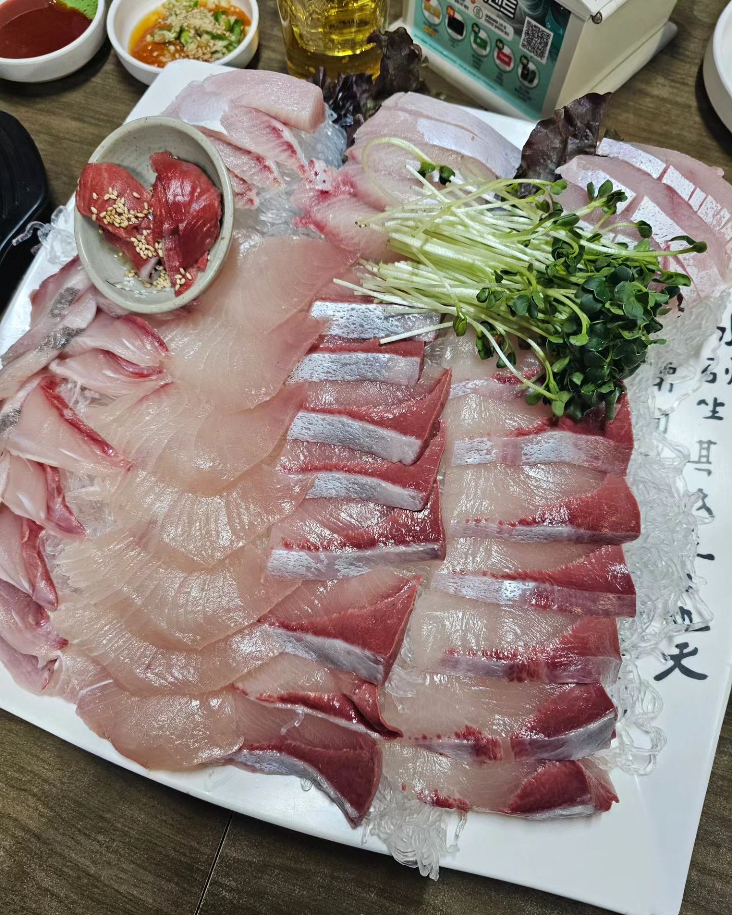 #231128

회사 복귀하자마자
대방어 잡으러!!!!

진짜 진짜 미쳤음......
기름기 좔좔

맛있는 대방어도 먹고
사람들도 좋고~
너무 신났었다😀😃😀😃

또 생각나는 방어방어
마구마구 먹어줄꼬야!!!!!
.
.
.
.
.
.
.
.
.
.
.
.
.
.
.
.
.
.
.
.
.
.
.
.
.
.
.
.
.
.
.
.
.
#구디 #구로디지털단지역 #깔깔거리 #옛날마차 #대방어 #진심미쳤다 #먹깨비 #먹스타 #먹부림 #먹스타그램 #술스타그램 #술모임 #술친구 #먹팔