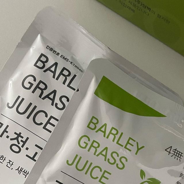 김다슬 on Instagram: "#협찬 간청고비당 플러스 !! 새싹보리 원액으로 건강관리하려고 먹어봤어요 :) 아침 공복에 물한모금 마신 뒤 간청고비당플러스 먹어주면 되는데 명현반응이라고 해서 열