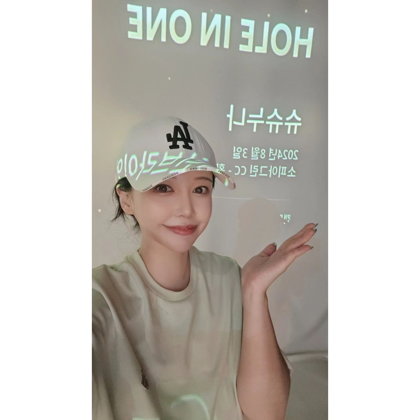 홀인원 기록도 남겨야지 🥰
넘 꼬질꼬질해서 안남길려다가ㅋㅋㅋ
앞으로 혹~시 모르니 스크린도 꾸미고가야하나 헤헷
#스크린골프 #홀인원
