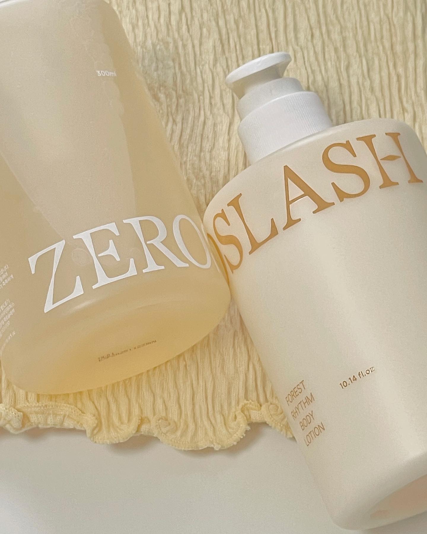 #협찬 zeroslash.official 
 ⠀⠀⠀⠀⠀⠀⠀⠀⠀⠀⠀⠀⠀⠀⠀⠀
비건, 친환경 제품들에 눈이 가는 요즘.
패키지부터 사용감, 성분, 향까지 마음에
쏙! 드는 바디워시&로션을 찾았어요🥹
 ⠀⠀⠀⠀⠀⠀⠀⠀⠀⠀⠀⠀⠀⠀⠀⠀
오래 지속되는 보습감과 시더우드 + 머스크 향 조합이
정말 좋더라구요! 선선한 숲을 한가롭게 거닐며 힐링하는 느낌 ..🍃
 ⠀⠀⠀⠀⠀⠀⠀⠀⠀⠀⠀⠀⠀⠀⠀⠀
무엇보다 제로슬래쉬 제품들은 유해한 성분들을 배제한
비건 포뮬러 처방으로 생산된다고 하니 더 믿음이 간달까요 ..🧡
 ⠀⠀⠀⠀⠀⠀⠀⠀⠀⠀⠀⠀⠀⠀⠀⠀
2023 서울시가 선정한 비건 라이징 뷰티 브랜드, 제로슬래쉬 ✨
 ⠀⠀⠀⠀⠀⠀⠀⠀⠀⠀⠀⠀⠀⠀⠀⠀
#제로슬래쉬 #바디워시 #바디로션 #바디케어