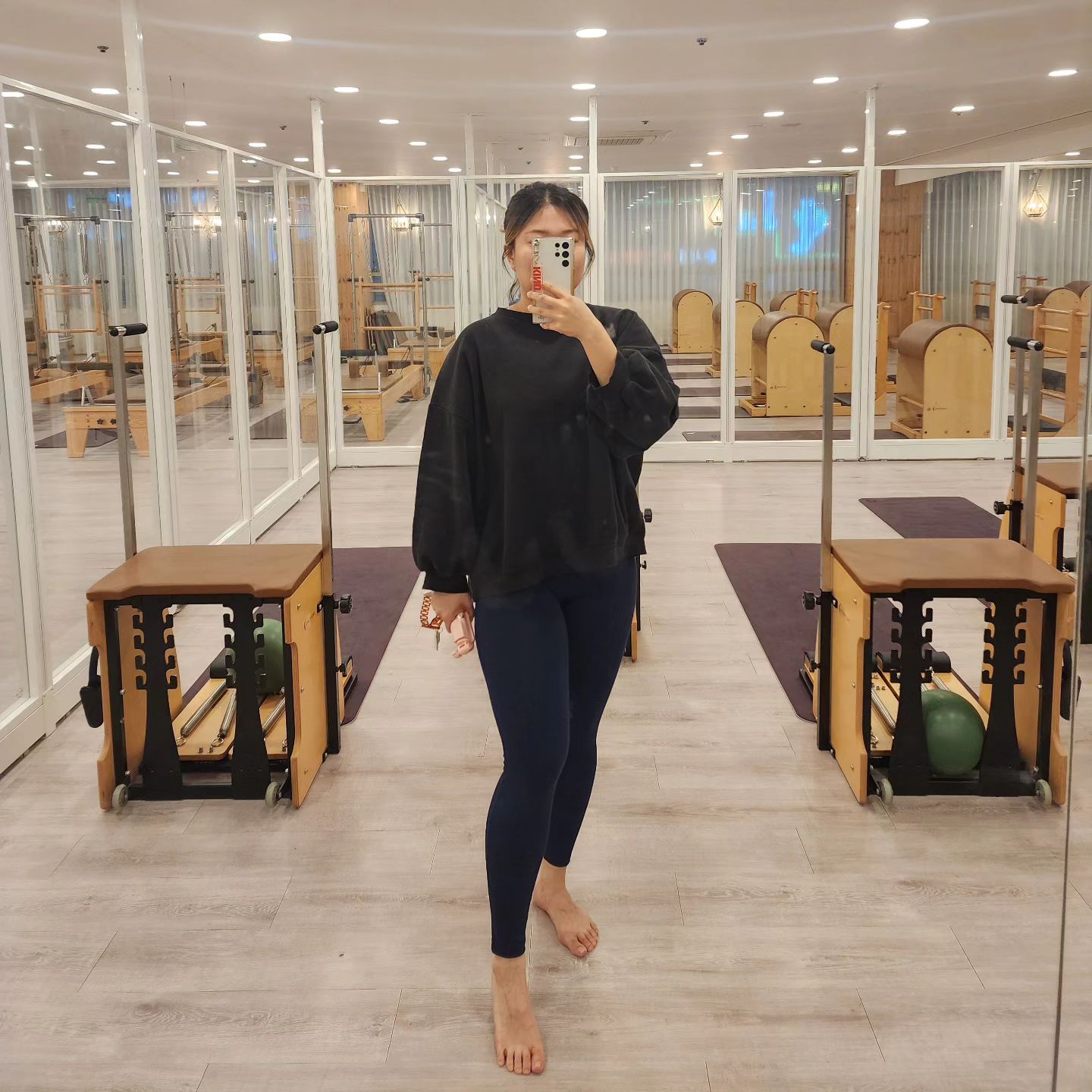 운동해야되는데 반팔티 두고 온 사람 나야나~~ 
맨투맨 입고 땀 뻘뻘 흘리면서 운동함 ㅋㅋ큐ㅠㅠ 💦💦