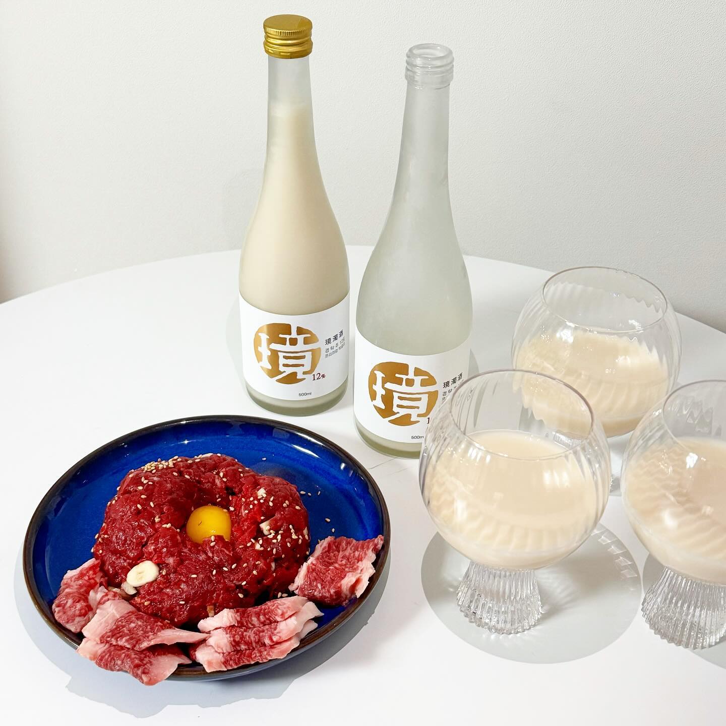 | #경탁주
그녀의 원샷 원킬로 한방에 성공!!!
난 접속조차 못했다는 슬픈 후기....
경탁주 후라서 그런지 너무... 맑고 맑고 맑던 담은
그 후에 마신 느린마을이 역시나 더 나은거같고 🫣
신박했던 차돌사시미와 육전아닌 육전까지 굿🩵