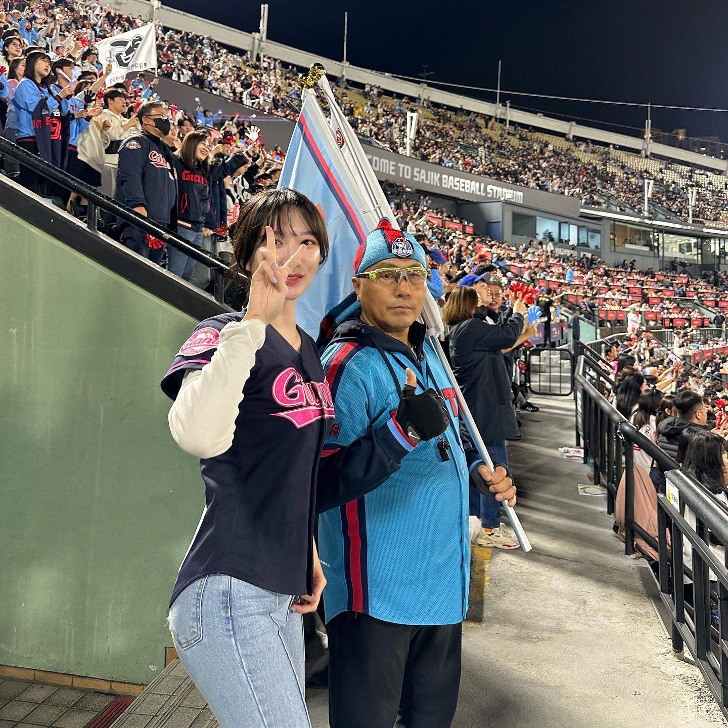 승요 가을돕바 산다 말리지마라 너랑 난 운명이야 #롯데자이언츠 #깃발아재 #부산갈매기 #롯데 #사직야구장 #사직구장 #승요 #승리요정