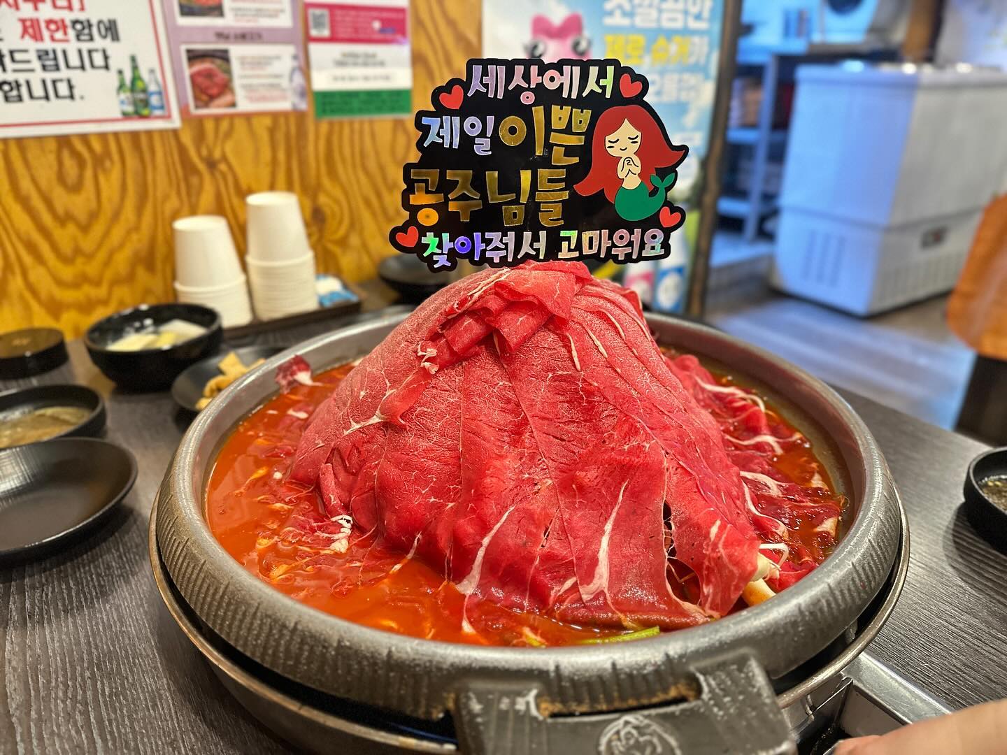 #협찬

요즘 너무 먹고 싶은게 많더라구요?ㅋㅋㅋ
그래서 이것 저것  찾아보던 중 ㅋㅋㅋ
진짜 먹고 싶은걸 찾았다는거 아니겠어요 ㅋㅋㅋ
그래서 만족스럽게 생각하고 친구들에게
먹자고 했는데 성공했던 이야기 ㅋㅋㅋㅋ

너무 먹고 싶었던 야탑불갈비물갈비
불금에 매콤한게 당겨서 미리 예약하고 
방문을 했는데 진짜 너무 만족스러운?
산더미 소물갈비 주문을 했는데 , 확실히
양도 많고 해서 마음에 쏙 들더라구요 ㅋㅋ
그래서 너무 마음에 들었고 ㅋㅋ
친구들도 맛있게 먹었다고 하니까 너무 좋아요
그래서 너무 만족스러운 백년불고기물갈비
제가 이렇게 찾은 이유 알겠죠??ㅋㅋㅋㅋㅋ#야탑점심 #포블로그 #협찬 #야탑맛집 #야탑고기집
#야탑회식 #야탑신년회 #야탑모임장소 #야탑역맛집 
#야탑동맛집 #분당맛집 #분당고기집 #분당회식
#분당송년회 #분당연말모임 #야탑점심 #분당점심