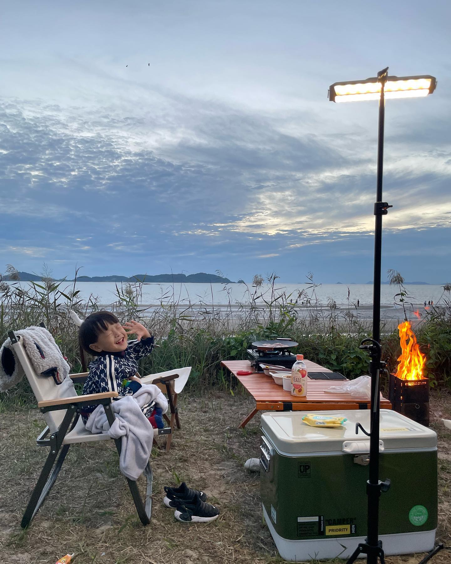 #오랜만에피드

연휴동안 참 행복햇던 3박4일캠핑

우래기 행복지수만땅
신나서 재잘재잘

#뻘체험 호미로 열심히🐚캣더니
팔에 알배기고

또 가고싶엇던 캠핑장🏕️

#노을뷰
#노을뷰맛집
#태안
#2시간거리를5시간이나걸림