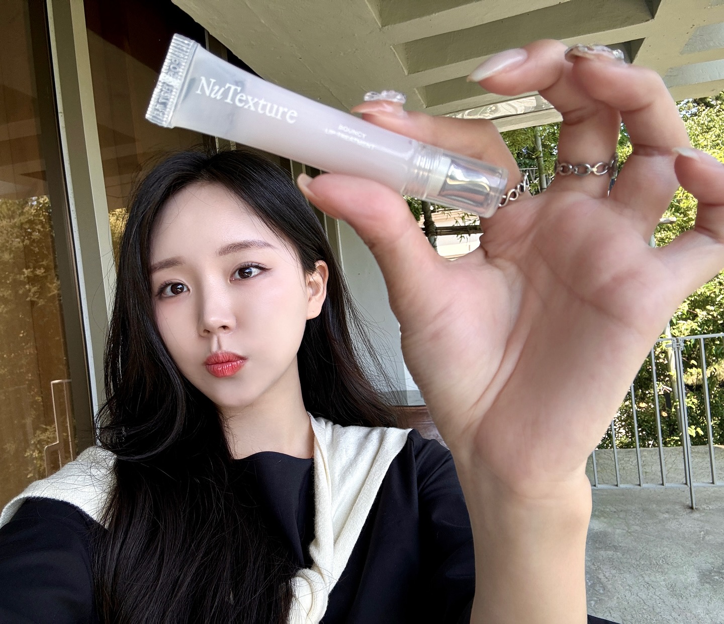 수분 한스푼 💦🤍
.
.
.
#립글로즈 #립스타그램 #여름 #여름립스틱 #기초 #기상청 열일해조 .,