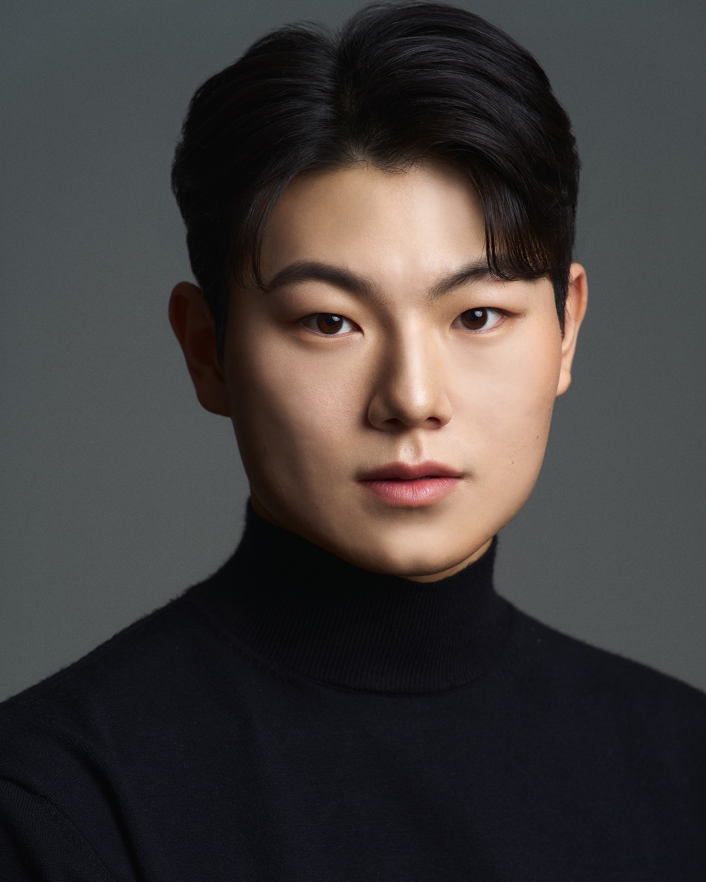 새해 첫 피드✨

첫 프로필이라 배우님 그대로를 잘 담을 수 있게 했던 작업 ㅎ
그치만 밝은 컨셉, 어두운 컨셉 대비가 너무 잘 나왔어요😎

#배우프로필#남자프로필#출장헤메#역삼#강남#스튜디오#남자메이크업#프리랜서
