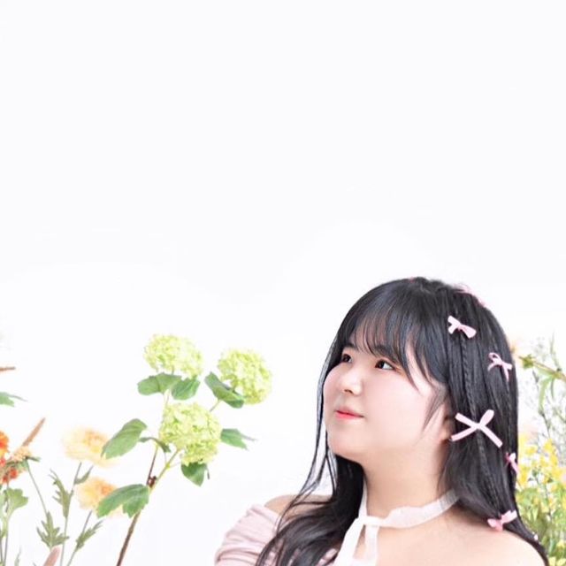 최 다 빈 on Instagram: "두번째 컨셉🫶🏻💕🎀 이건 약간 잠자는숲속의 공…쥬..인척 @endline0122"
