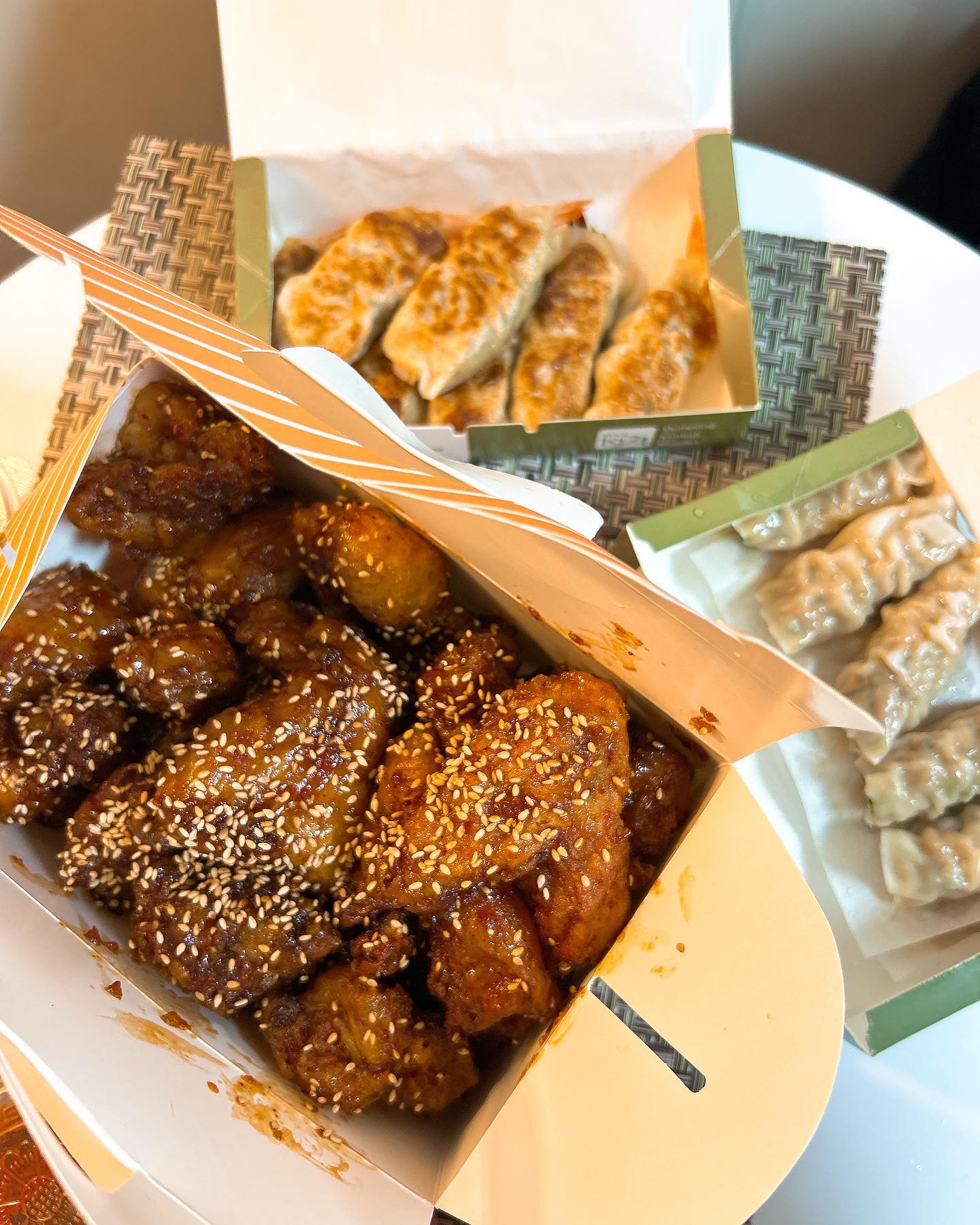 대구 #뉴욕통닭

대구 가면 꼭 먹어야 할 #대구먹리스트 
대구 갈 때마다 무조건 포장해오는 #대구양념치킨 
22,000에 아주 푸짐 #겉바속촉 양념치킨인데 겉은 바삭 ㅠㅠ 양념도 지금까지 먹어본 것과 다름🧡 만두랑 곁들여서 먹으니 #존맛탱

#대구맛집 #대구맛집추천 #대구맛집투어 #대구맛집탐방 #대구맛집그램 #대구치킨 #대구맛집베스트 #대구동성로맛집 #먹스타맞팔환영 #먹팔 #먹부림 #먹방그램 #먹스타맞팔 #먹스타맞팔환영 #먹팔해요 #먹스타맞팔좋아요 #먹스타그램🍴 #먹스타그램촵촵